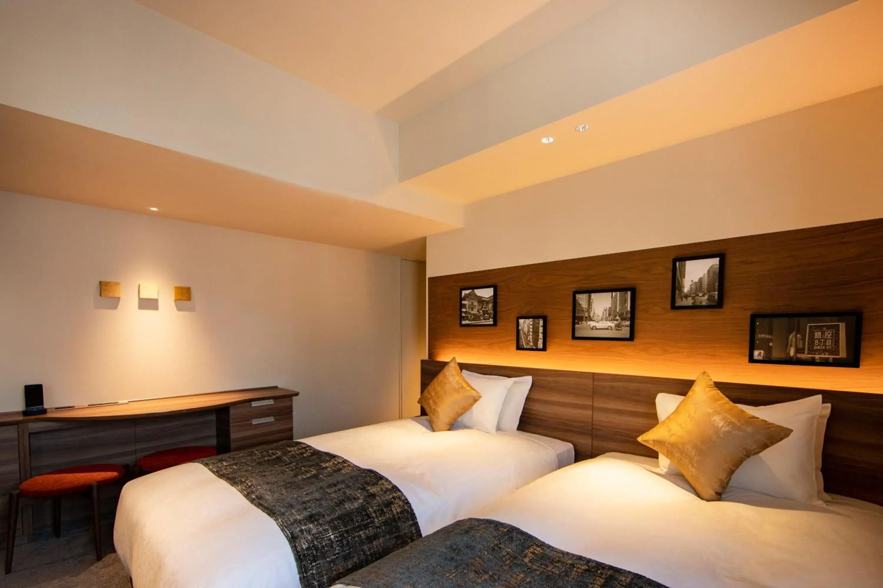 Photo of the whole room, Bed in karaksa hotel premier Tokyo Ginza