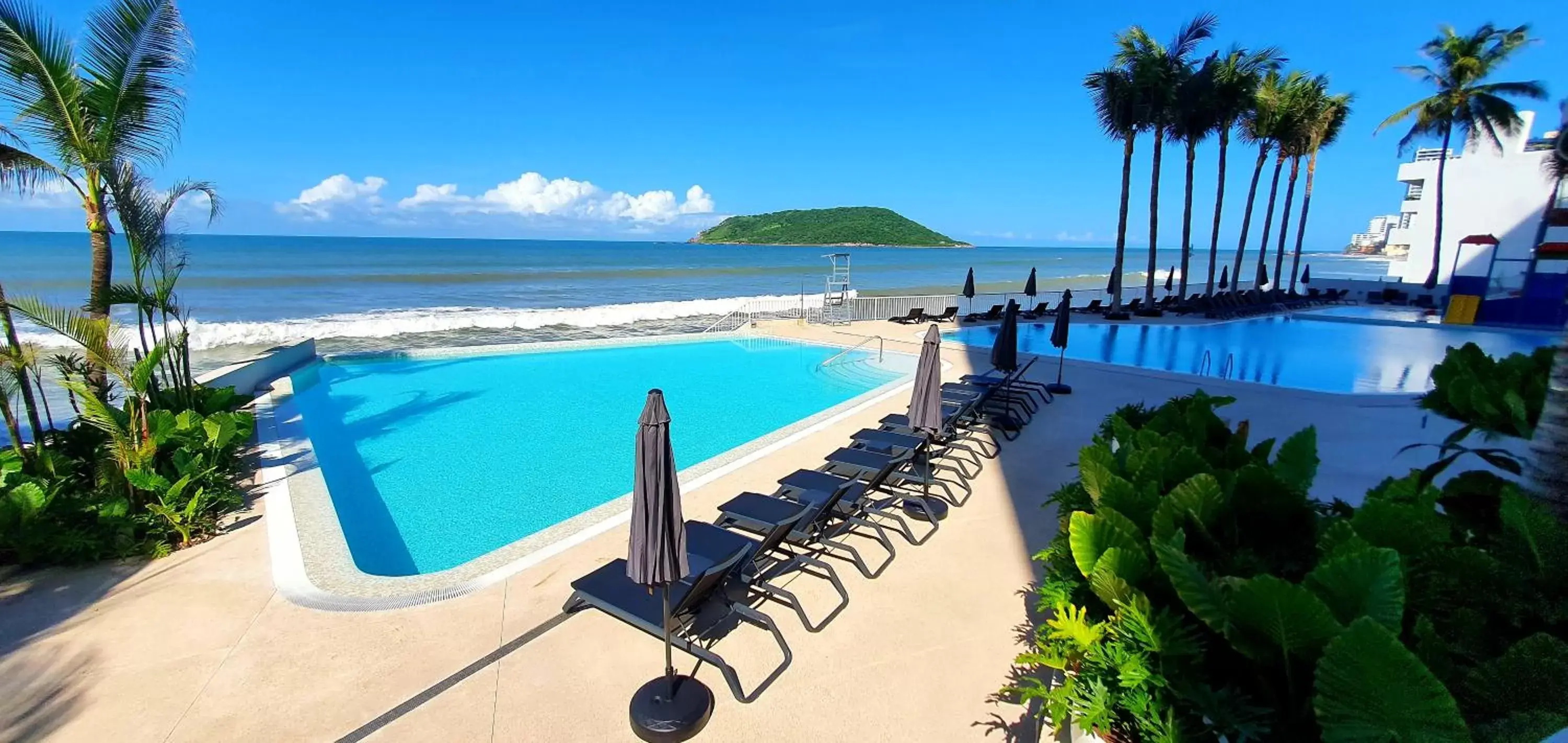 Swimming Pool in Viaggio Resort Mazatlán