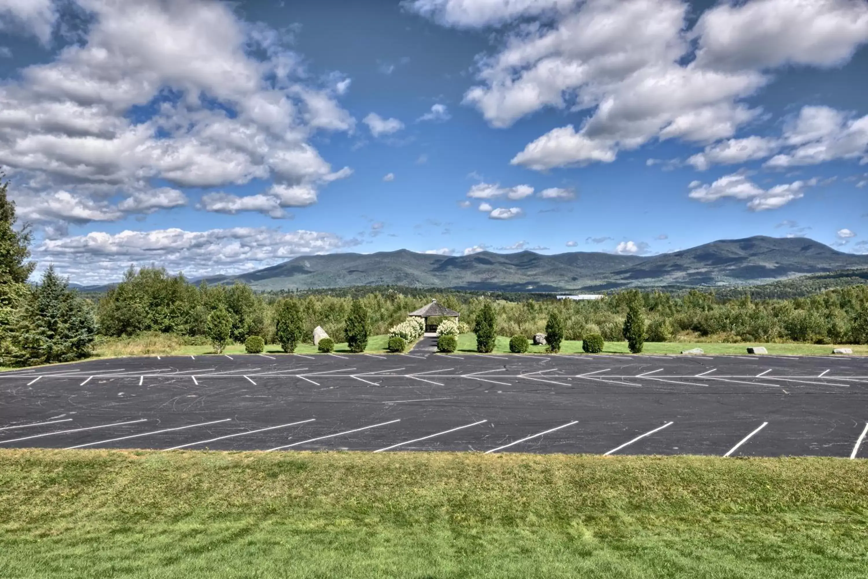 Mountain view in Cabot Inn & Suites