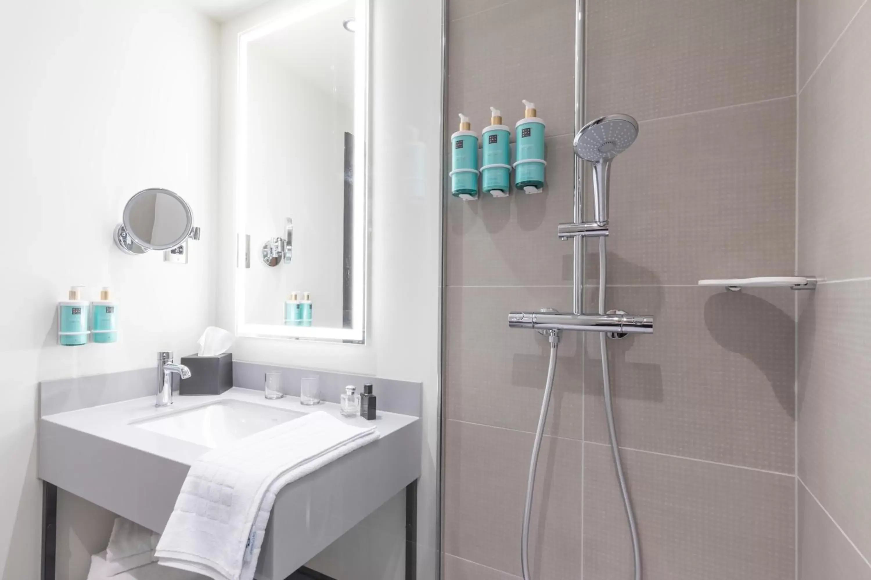 Shower, Bathroom in Novotel Liverpool Paddington Village