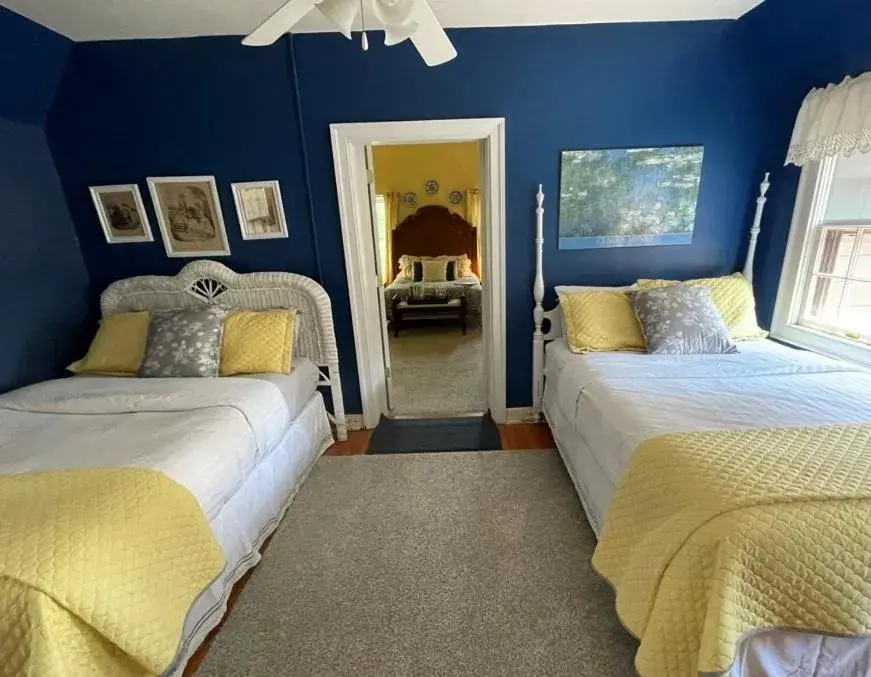 Photo of the whole room, Bed in Longacre Bed And Breakfast