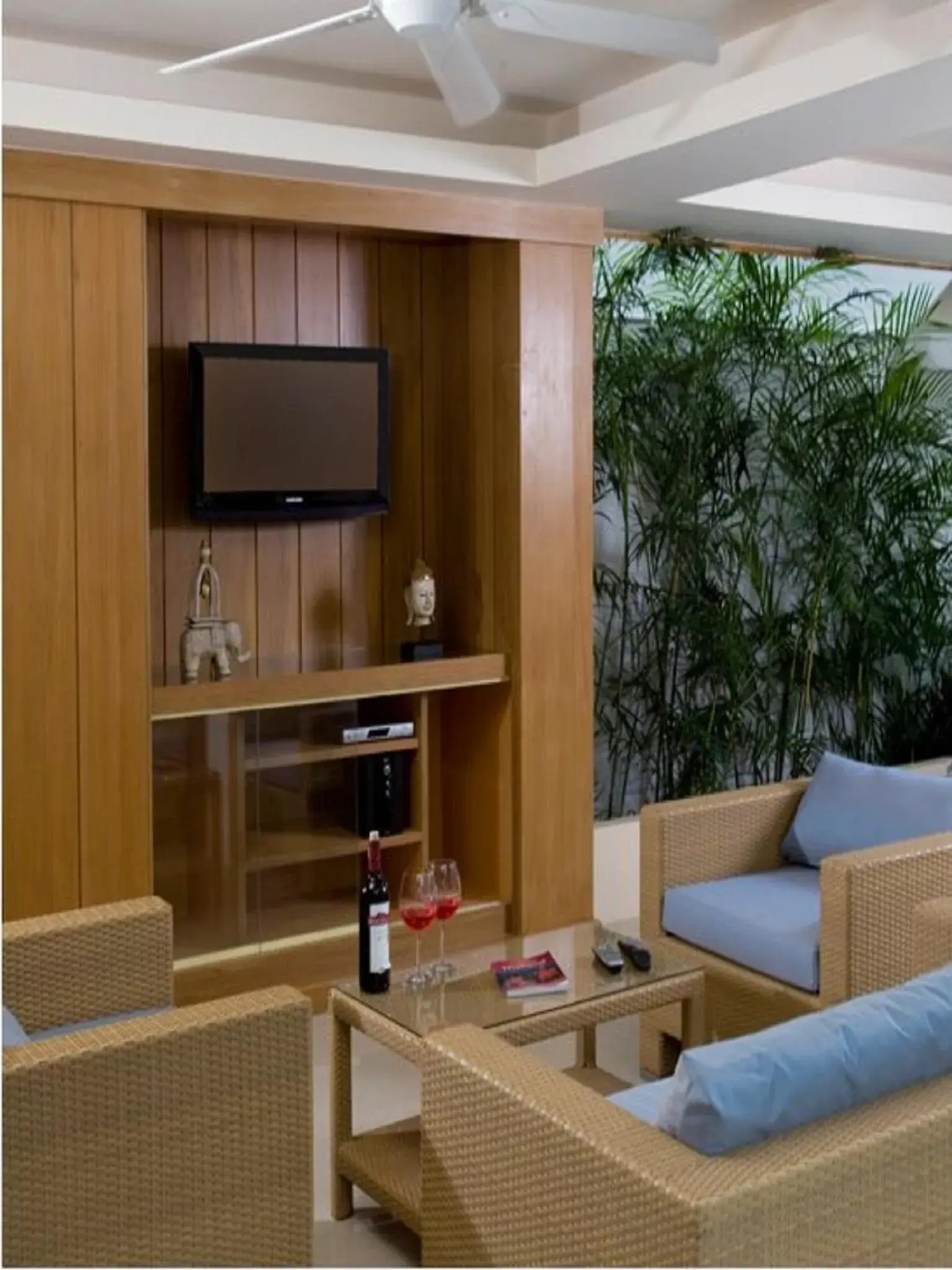 Seating area, TV/Entertainment Center in Samui Boat Lagoon