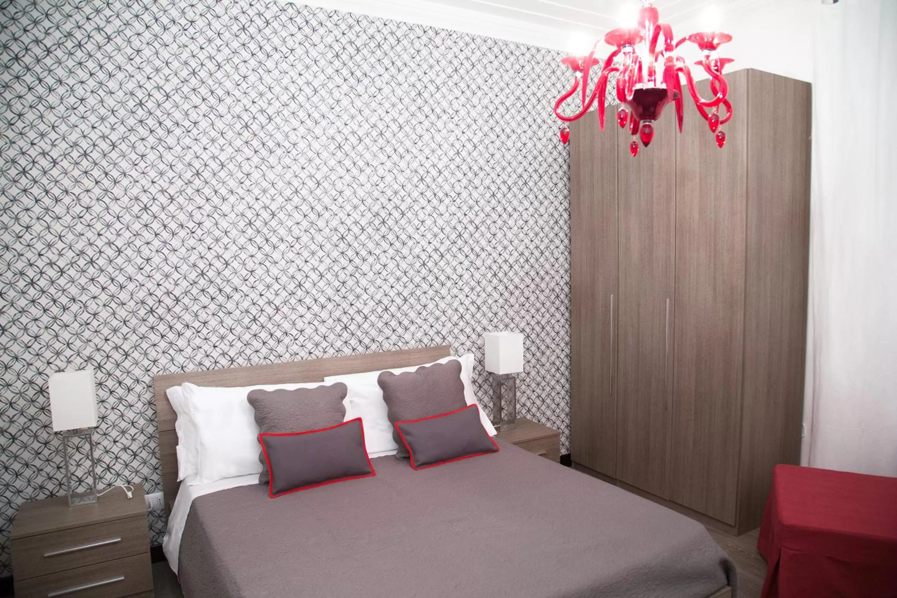 Photo of the whole room, Bed in Nobilcasa Suites