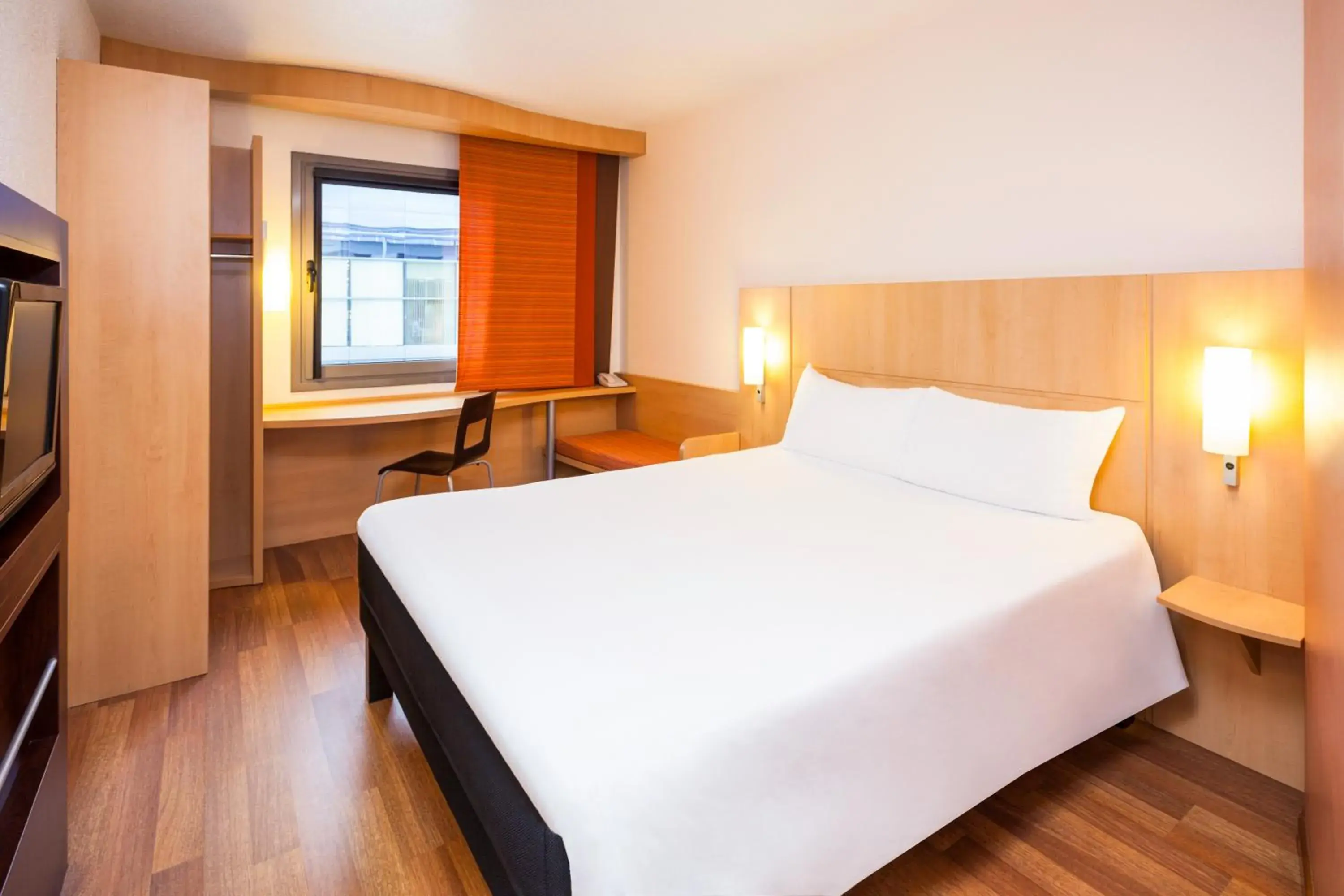 bunk bed, Bed in Ibis Madrid Alcobendas