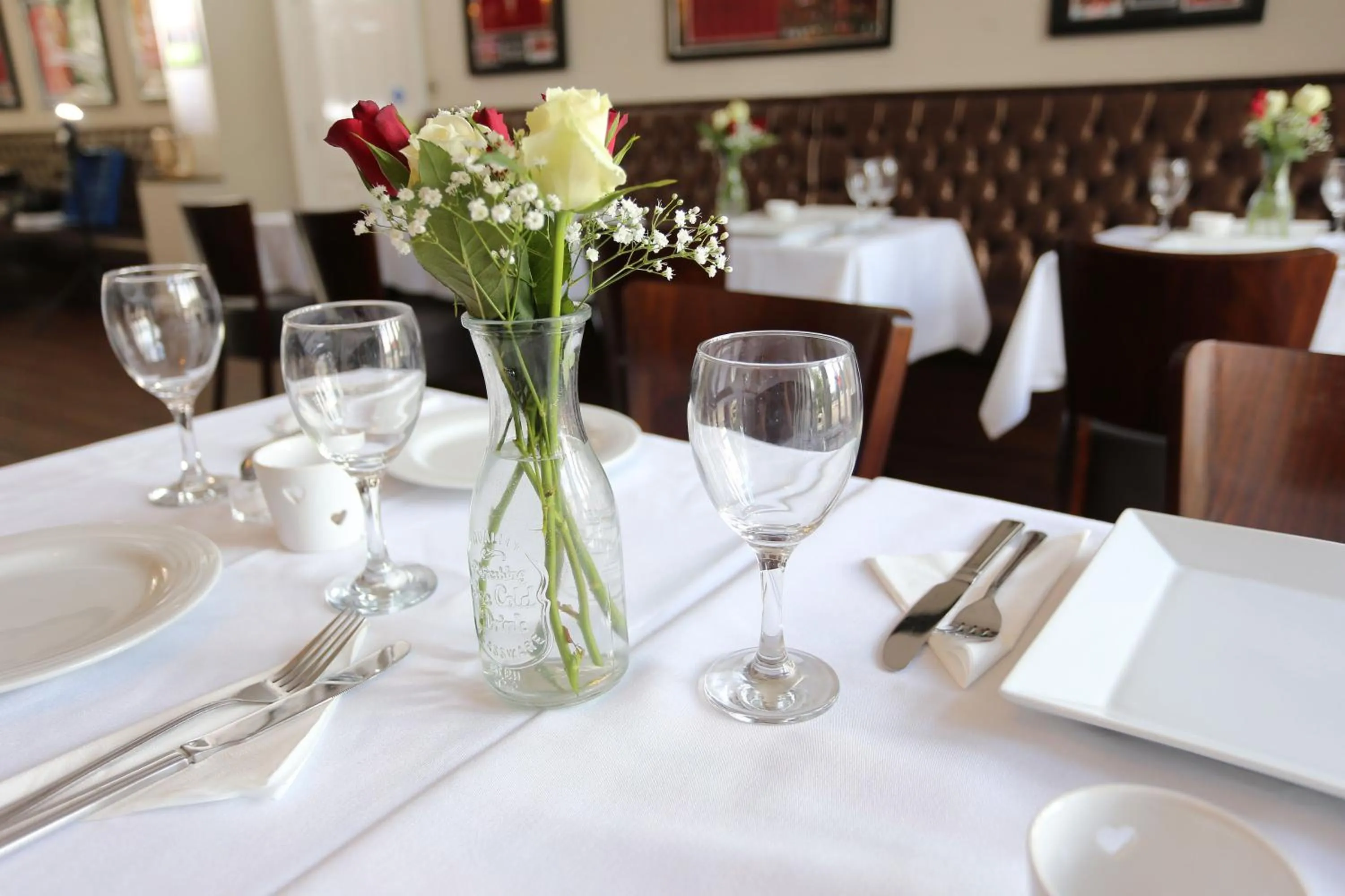 Restaurant/places to eat in Hotel Tia