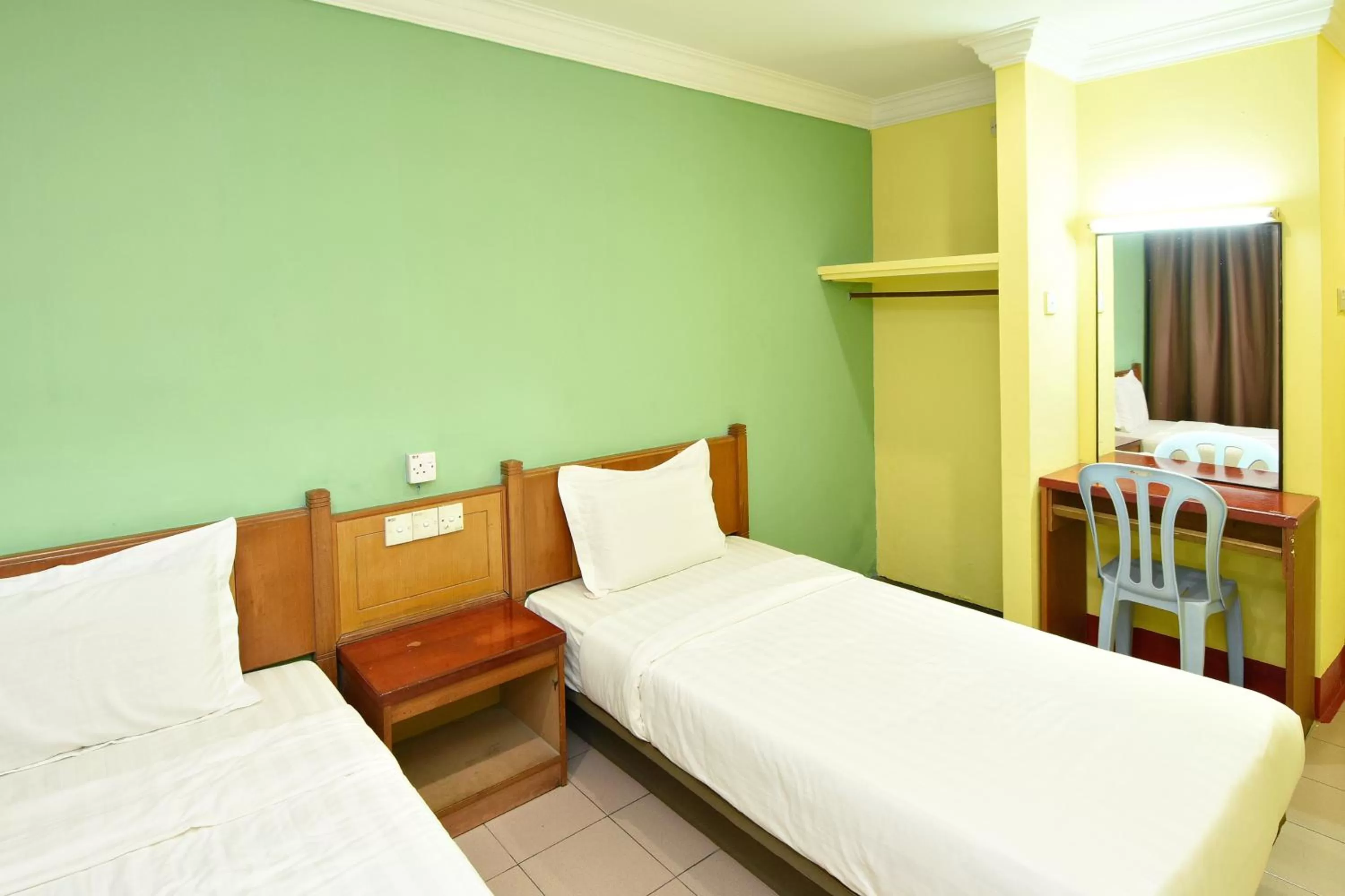 Bedroom, Bed in Mandarin Inn by Glex