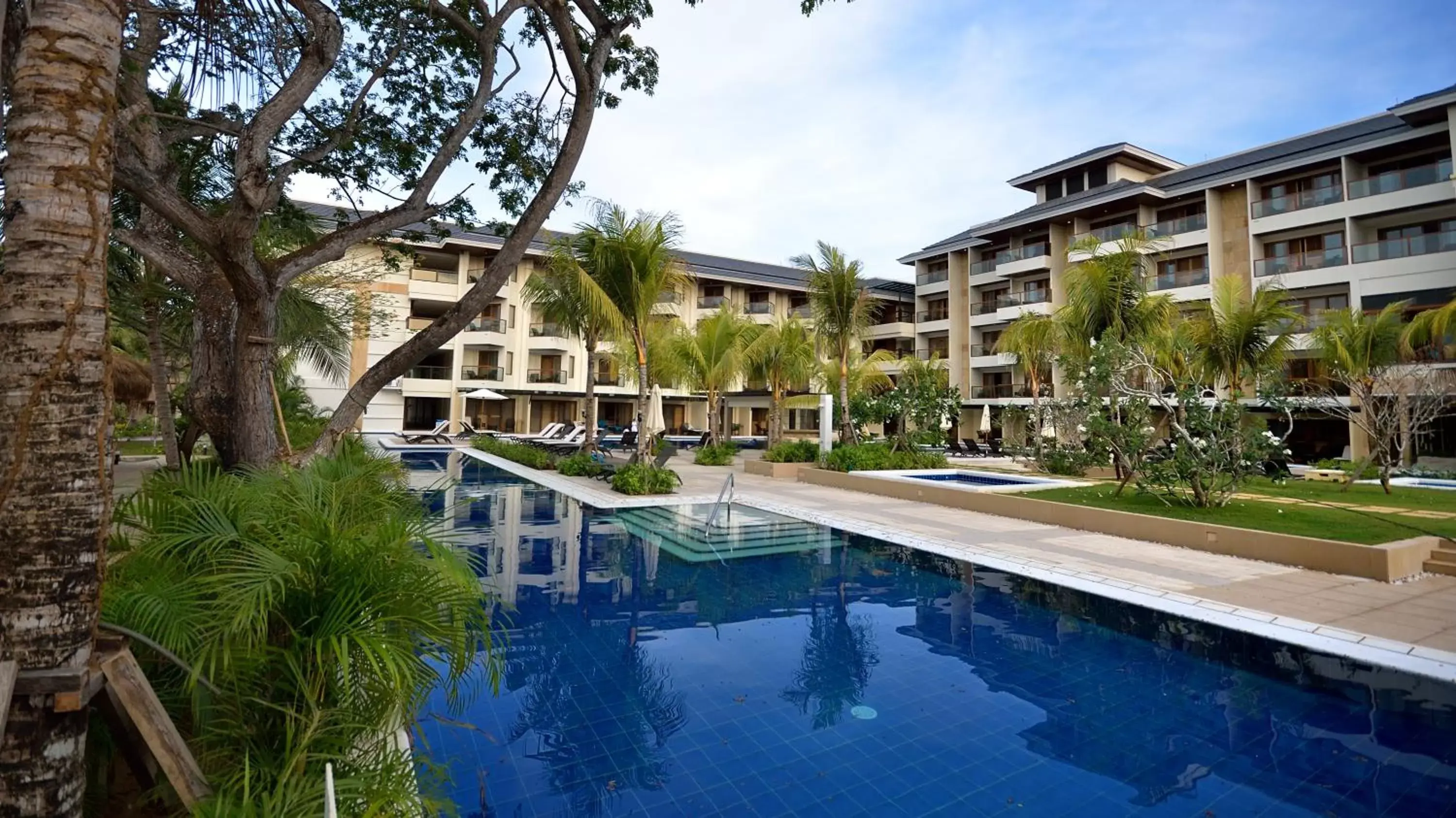 Swimming pool, Property Building in Henann Resort Alona Beach