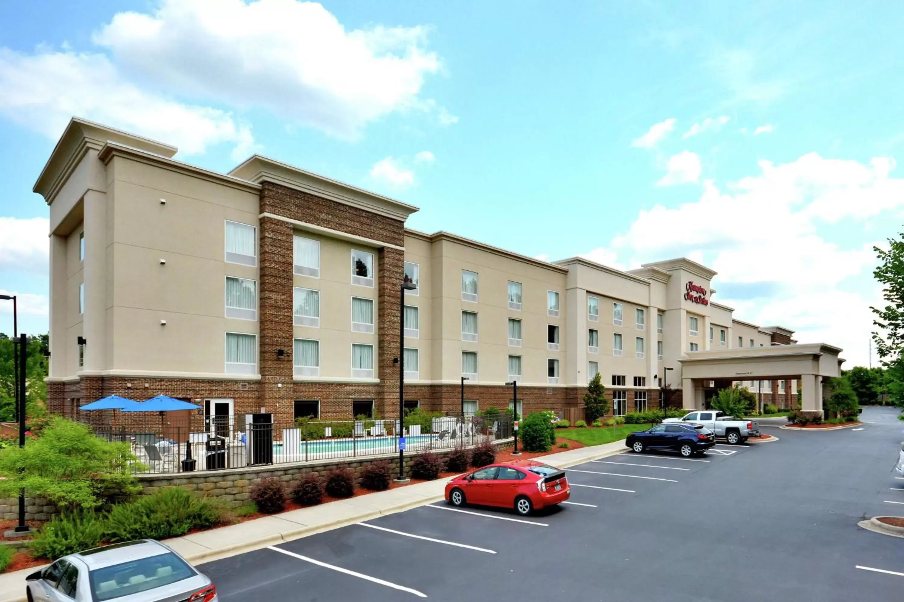 Property Building in Hampton Inn & Suites Huntersville