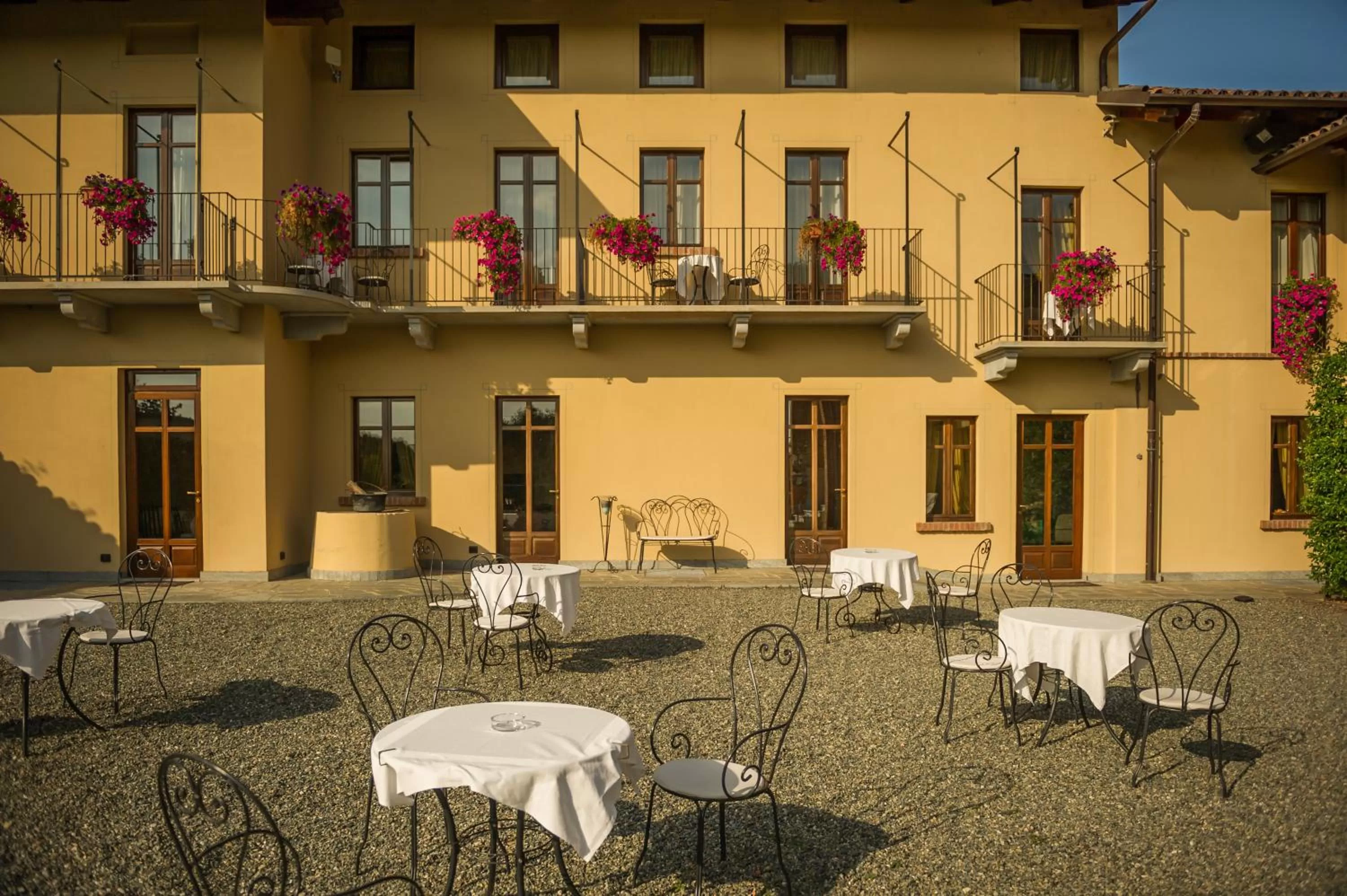 Patio in Best Western Plus Hotel Le Rondini