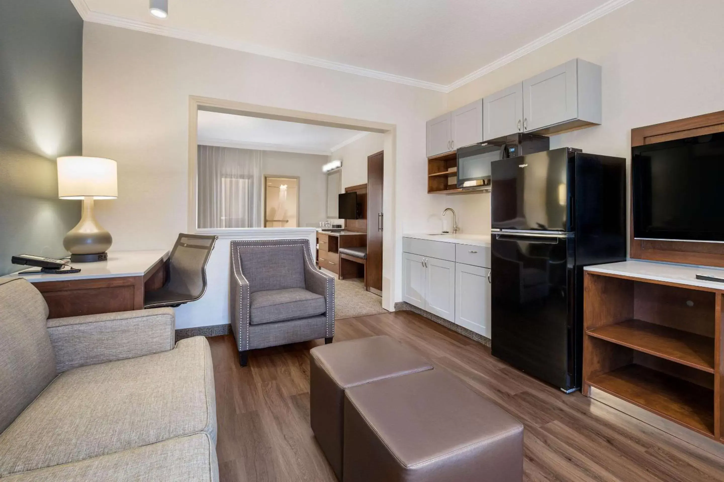 Bedroom, Seating Area in MainStay Suites John Wayne Airport, a Choice Hotel