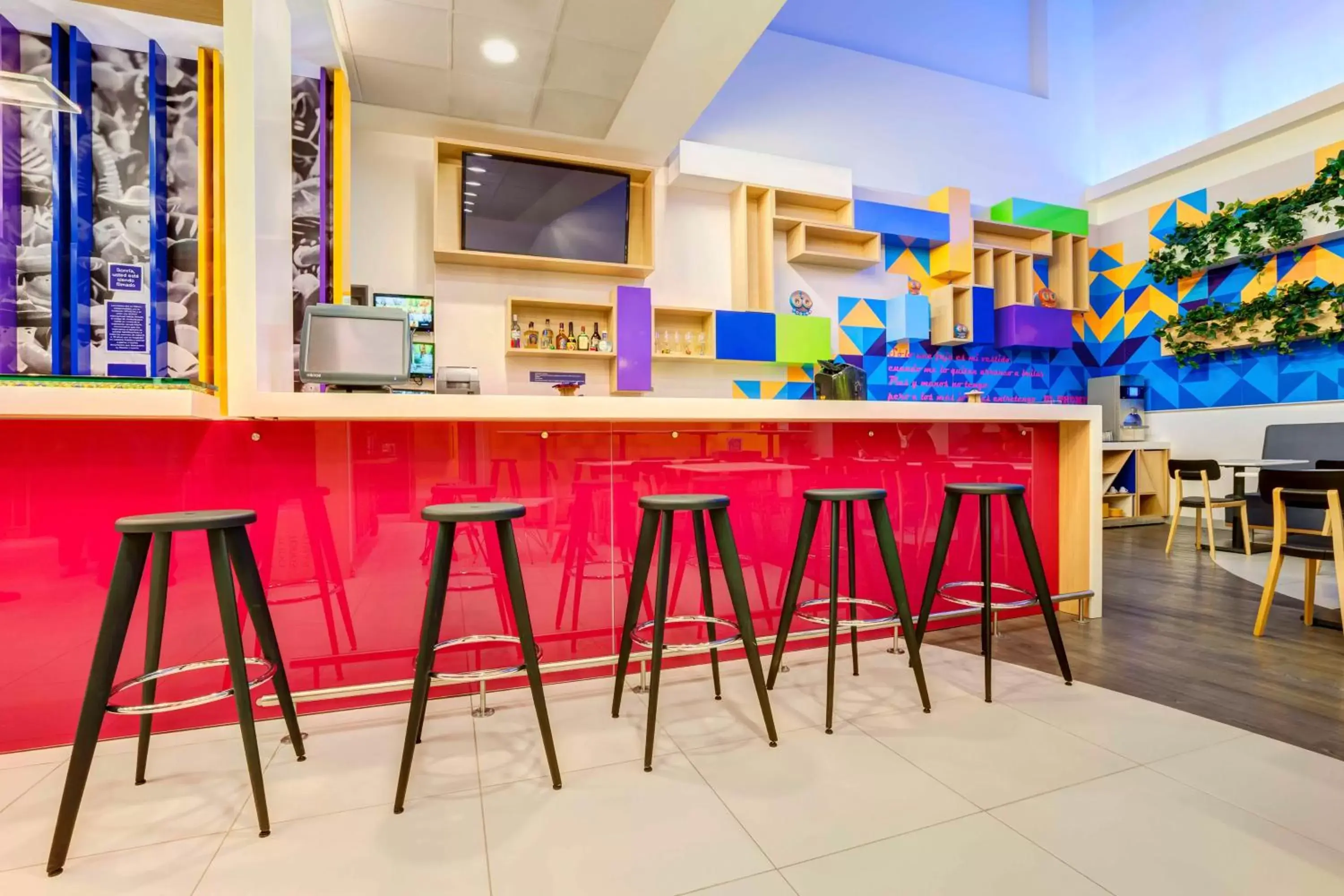 Restaurant/places to eat, Lounge/Bar in Ibis Styles Mexico Zona Rosa