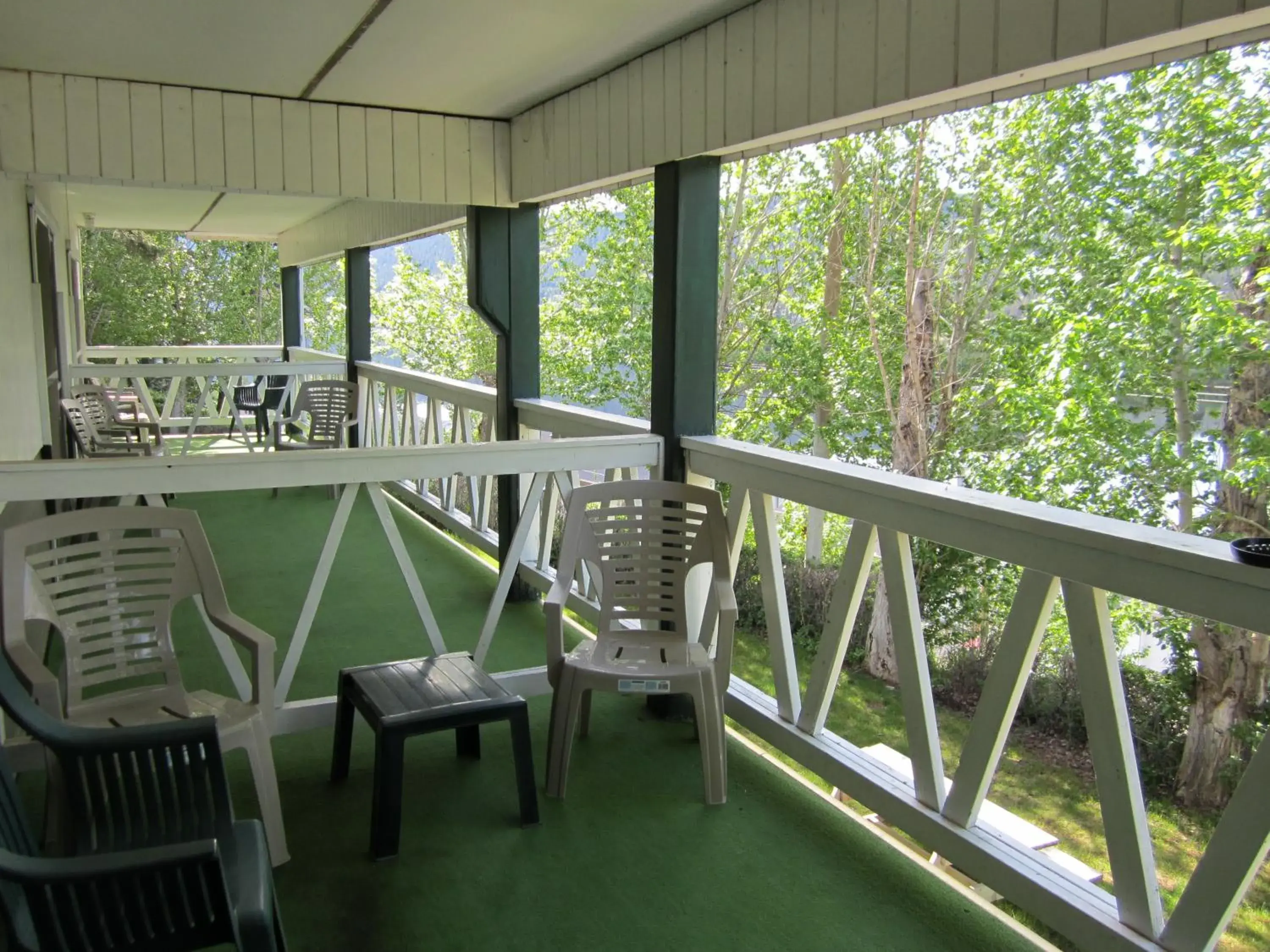 Balcony/Terrace in Lakeside Motel