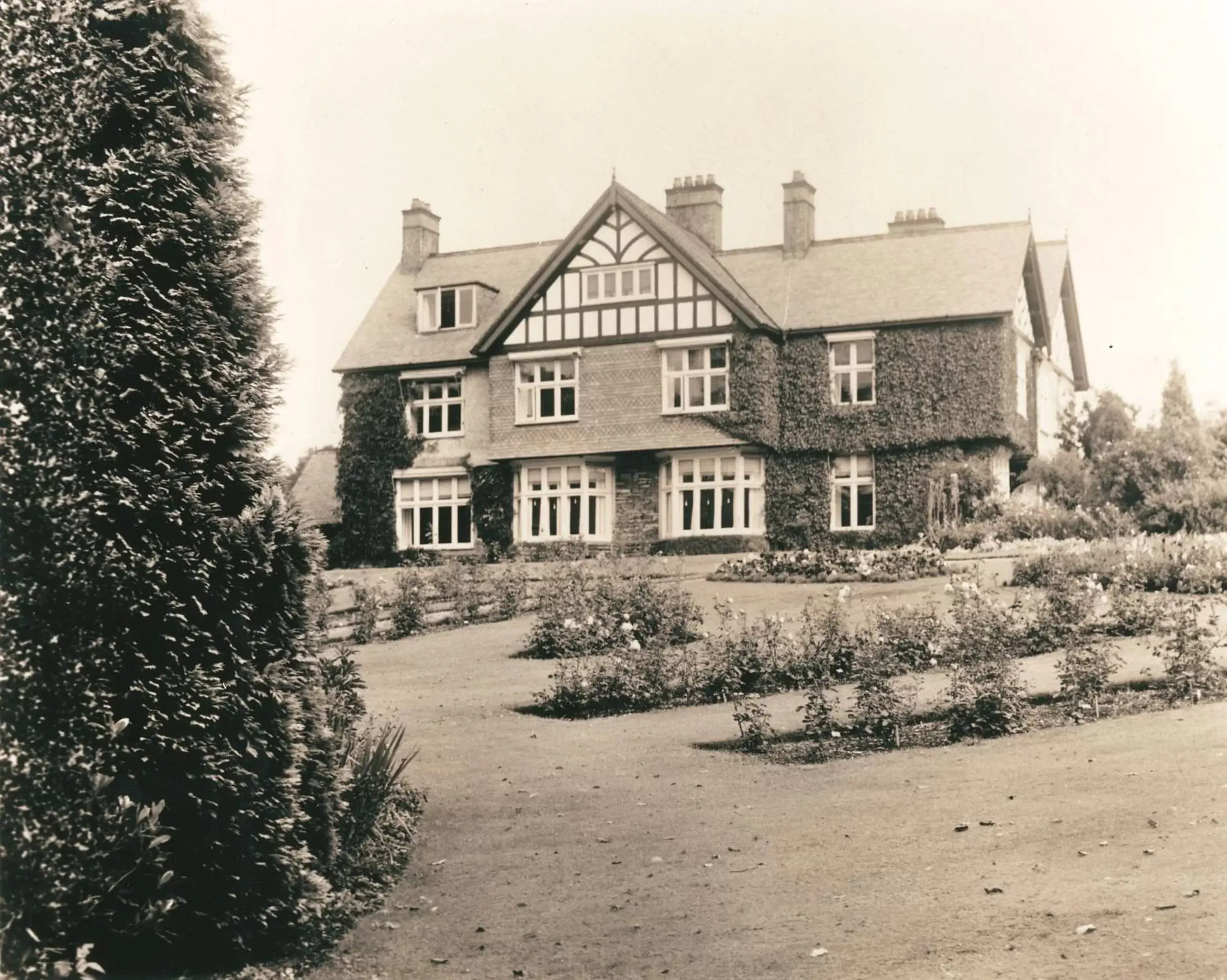 Garden view, Property Building in Lindeth Howe