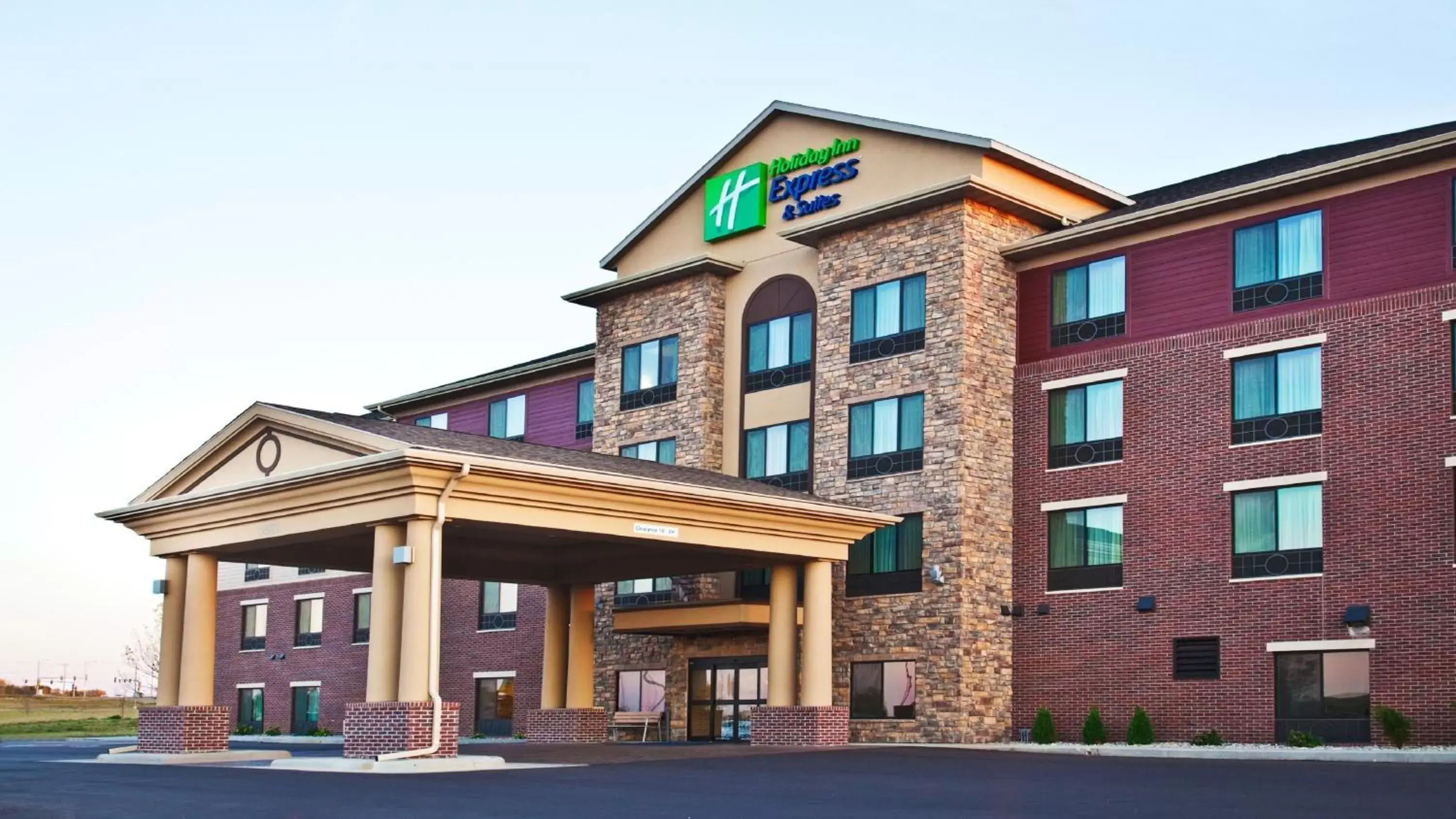 Property Building in Holiday Inn Express & Suites Sioux Falls Southwest, an IHG Hotel