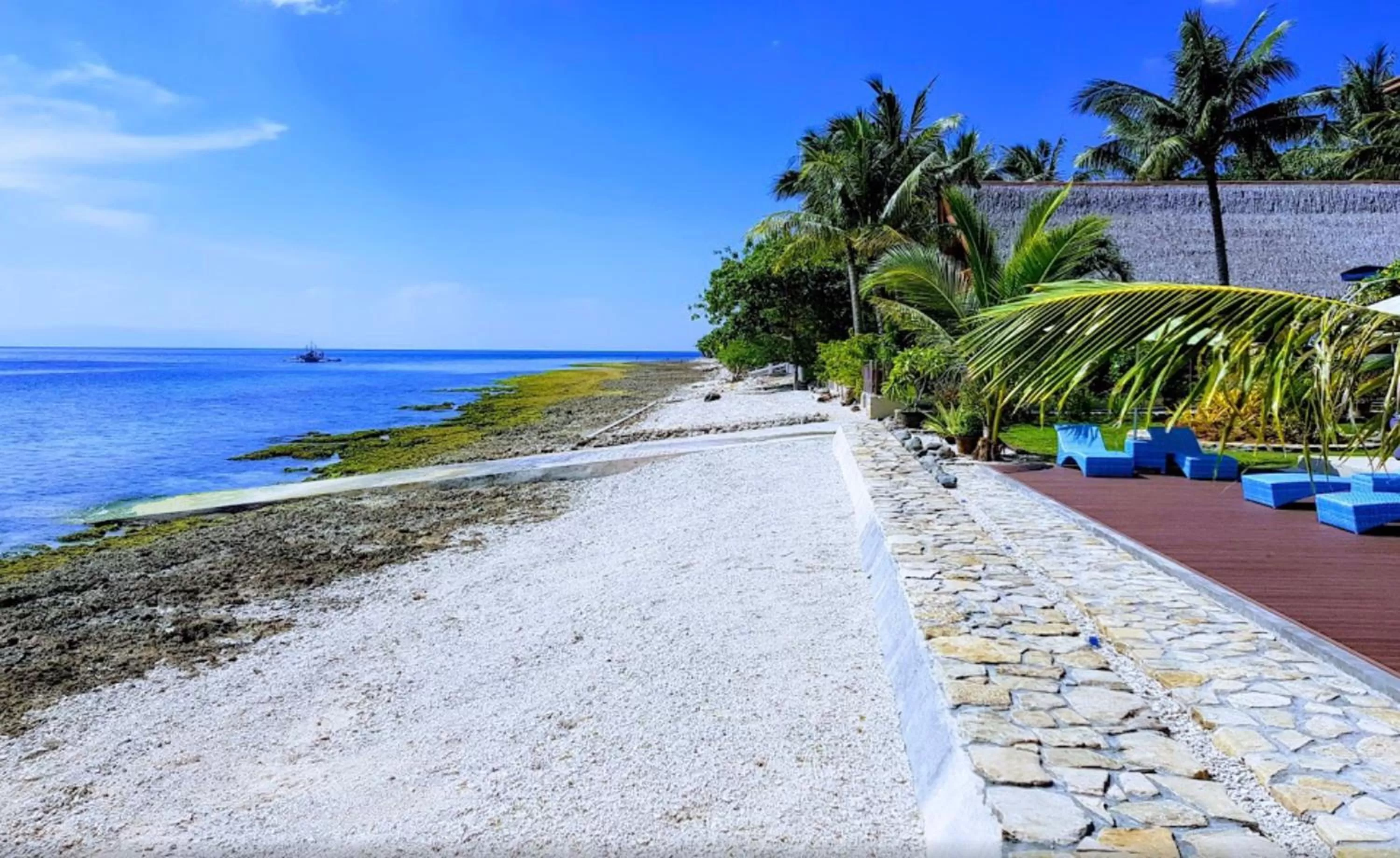 Beach in Emoha Dive Resort