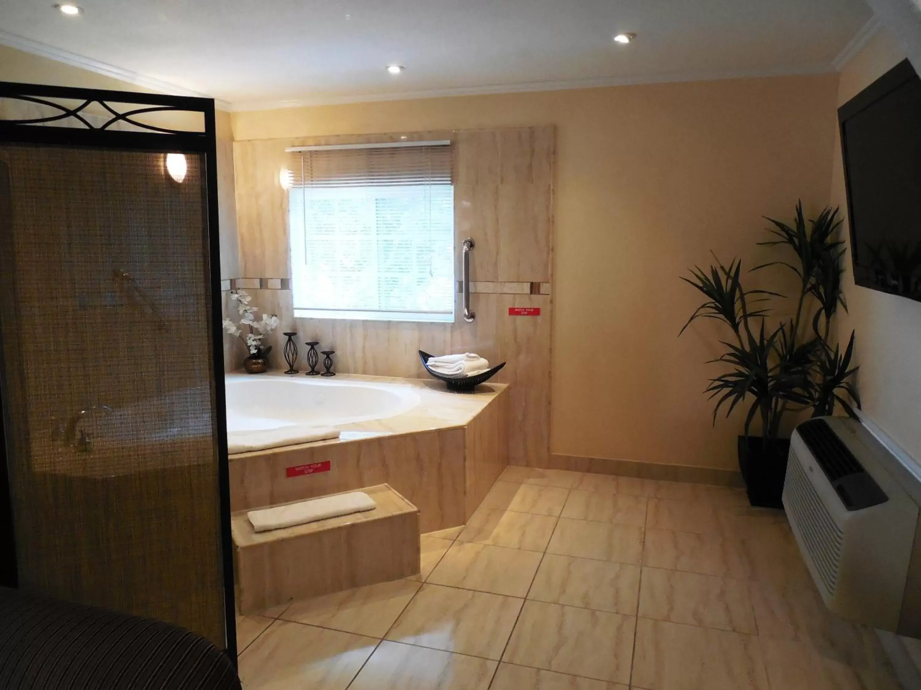 Deluxe Suite with Spa Bath in Motel Mediteran