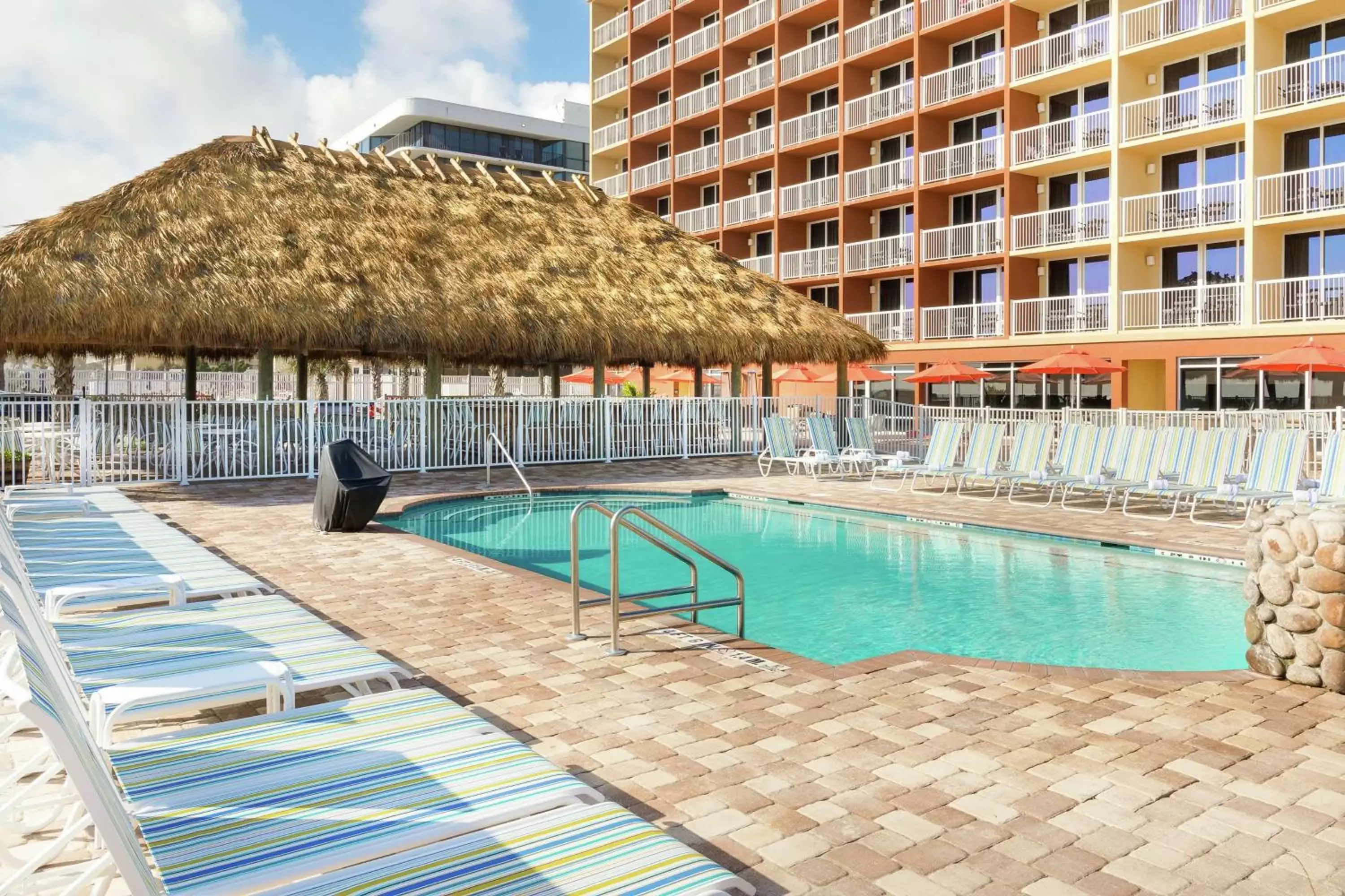 Pool view, Swimming Pool in Hampton Inn Daytona Beach/Beachfront