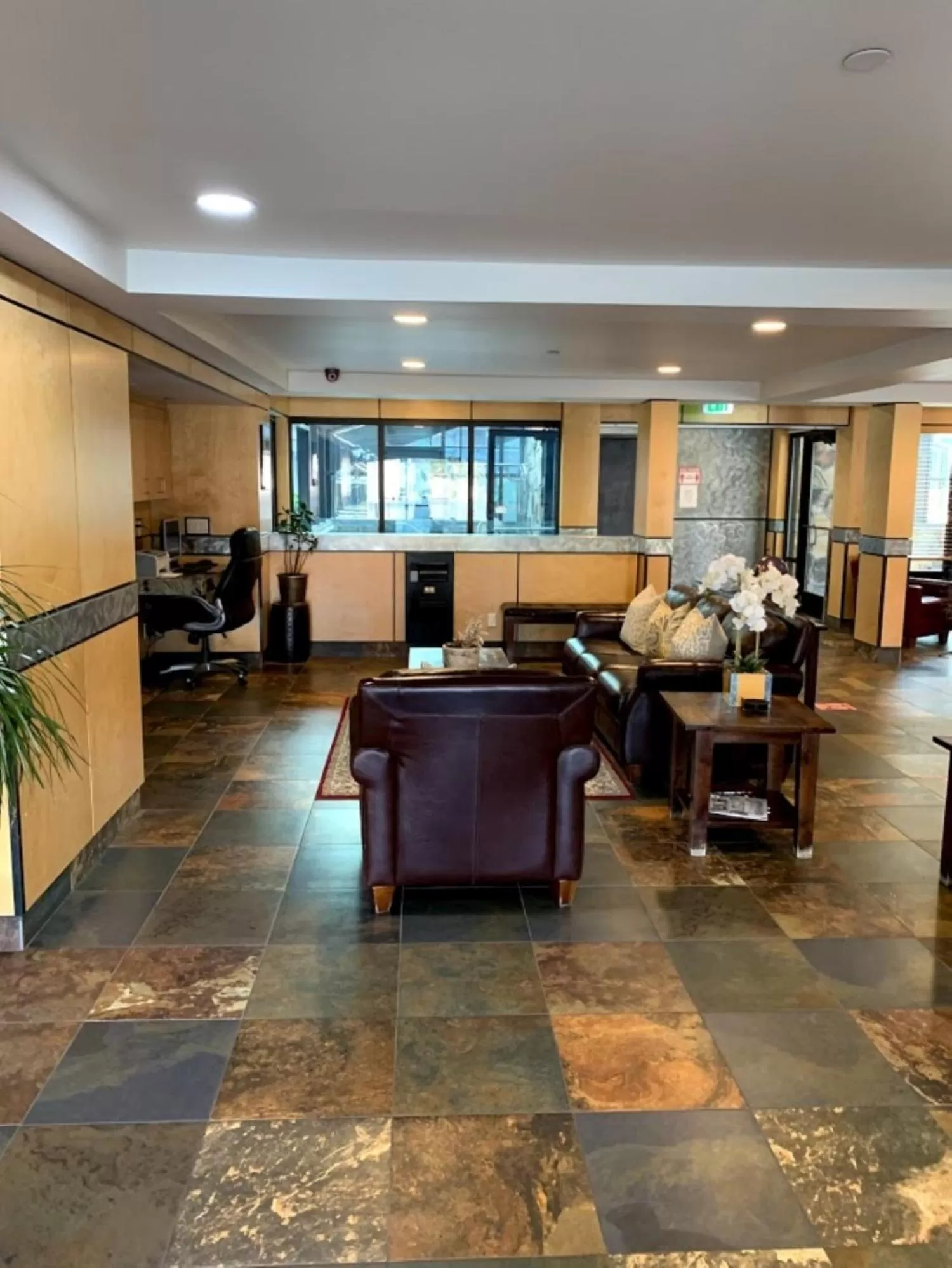 Lobby or reception in GetAways at Park Regency Resort