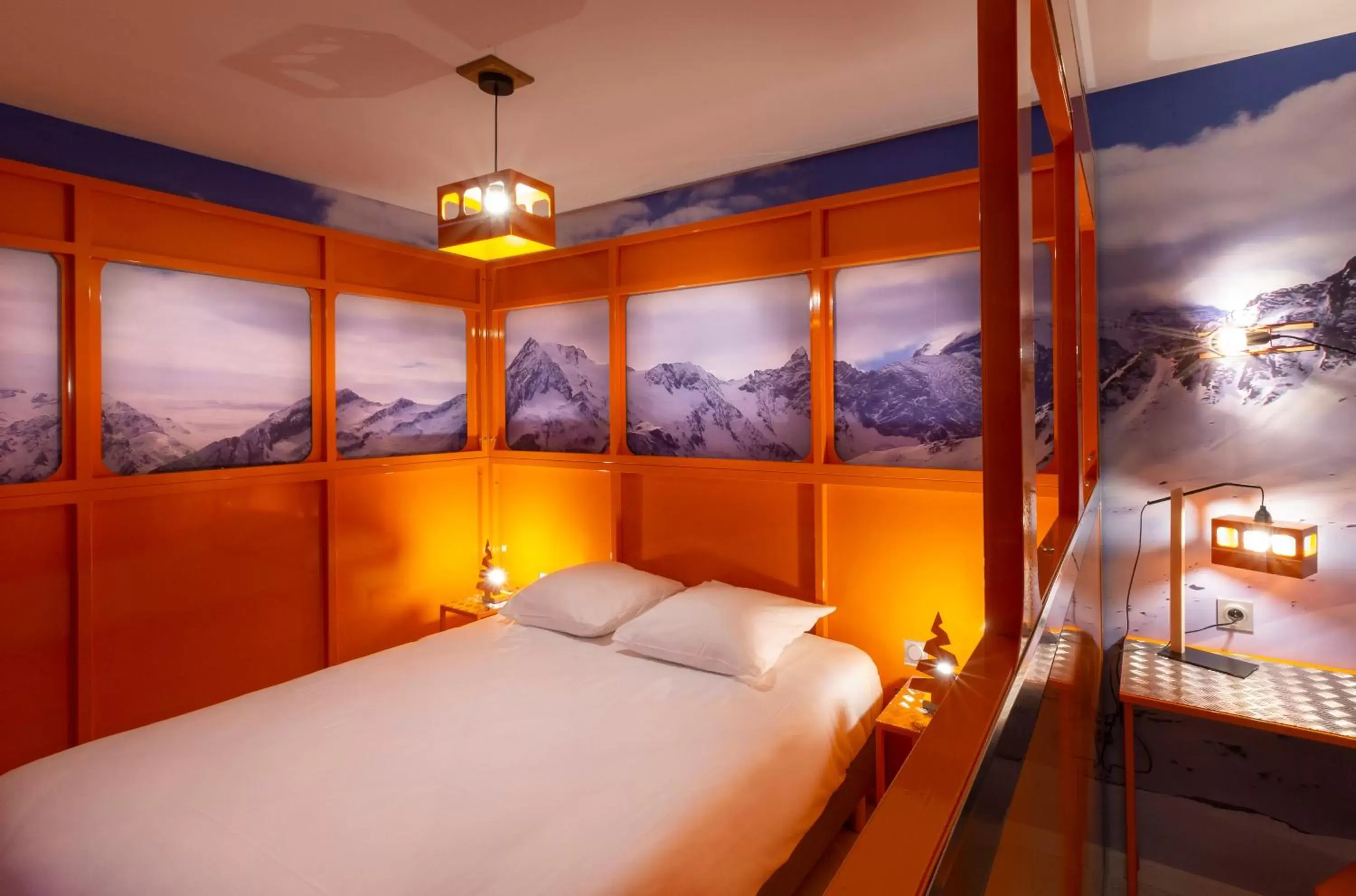 Photo of the whole room, Bed in Hotel Base Camp Lodge - Bourg Saint Maurice