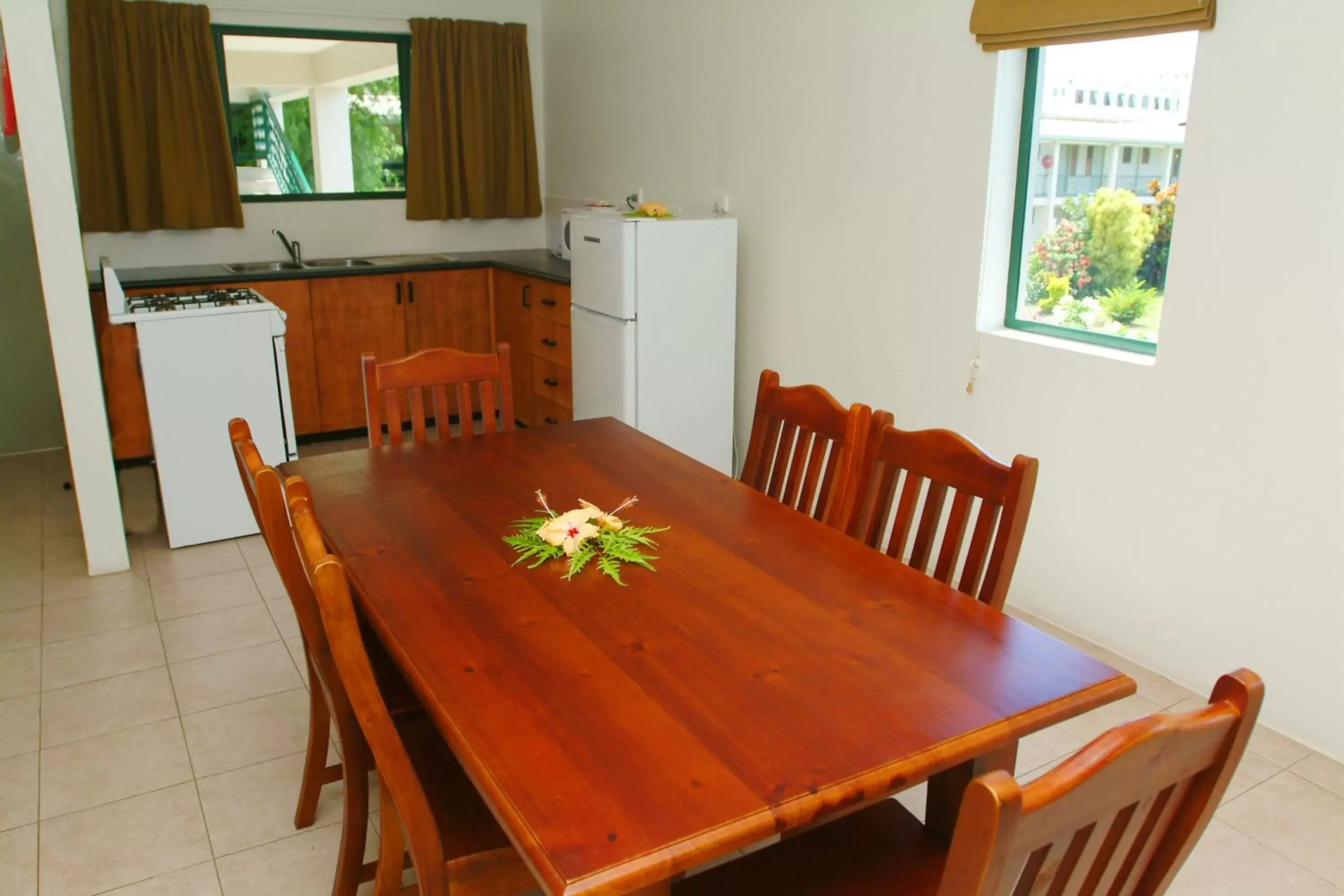 Kitchen or kitchenette, Dining Area in Hexagon International Hotel, Villas & Spa
