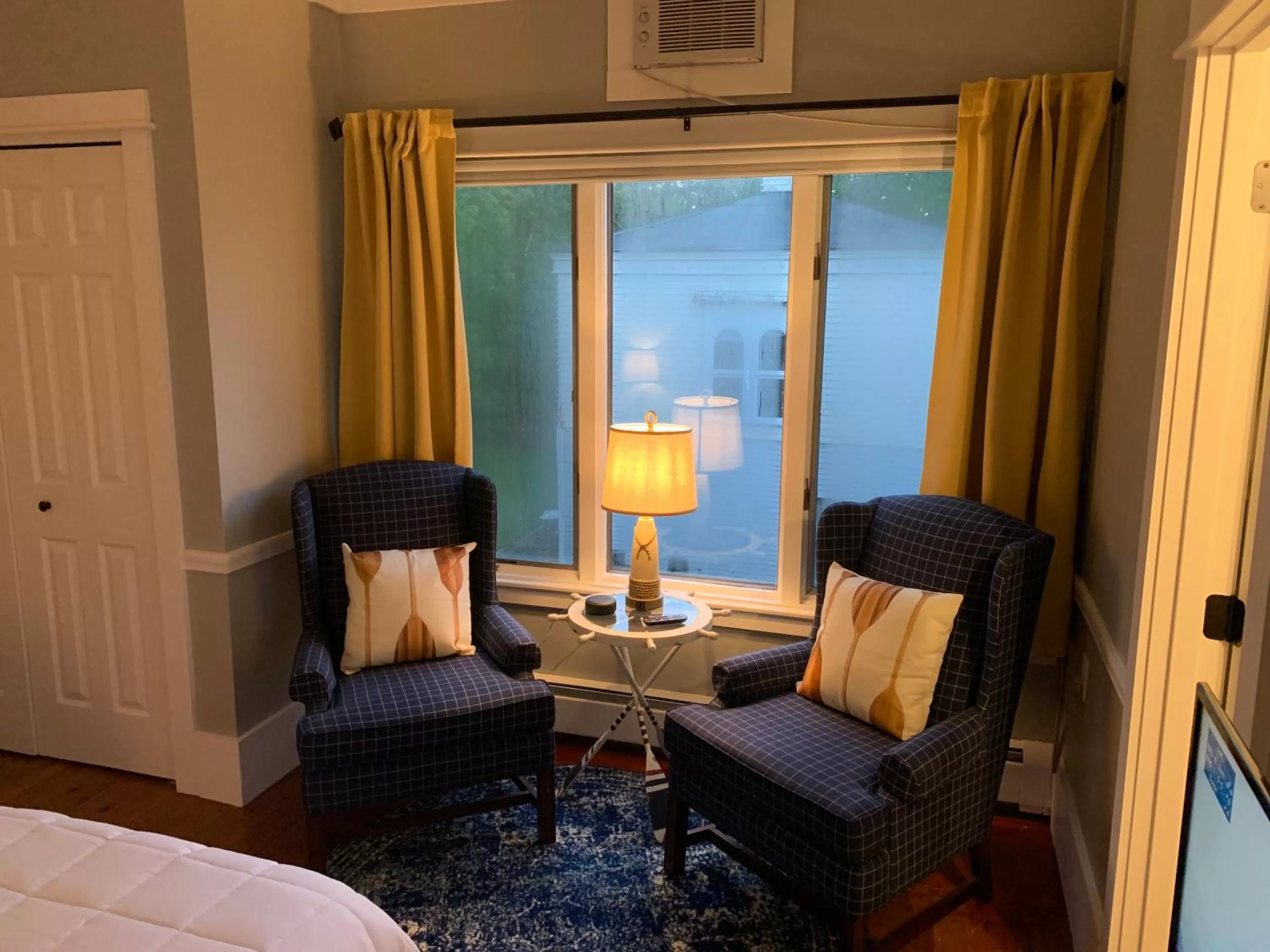 Seating Area in White Sails Inn