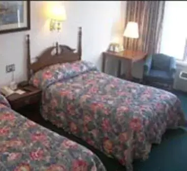 Day, Bed in Fort Knox Inn