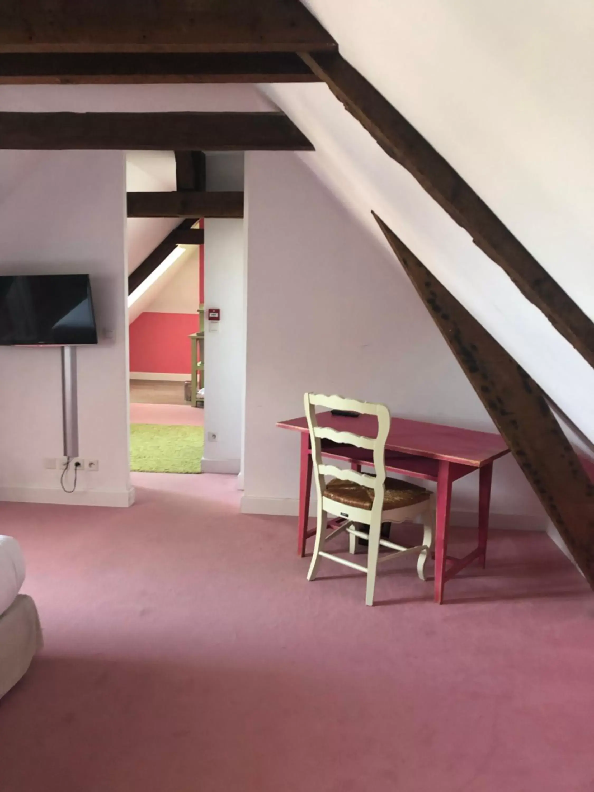 Bathroom, TV/Entertainment Center in Hôtel & Spa Perier Du Bignon