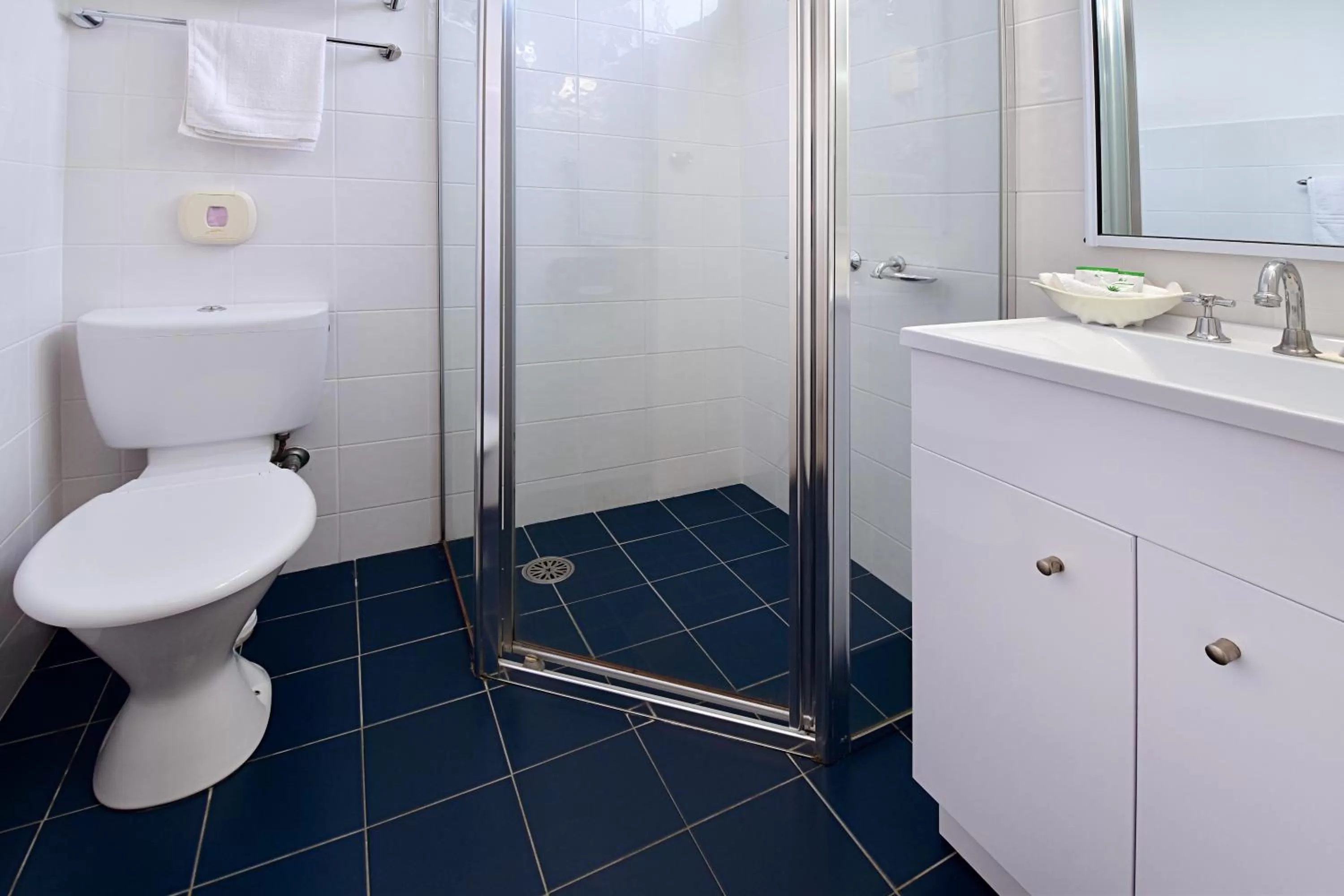 Bathroom in Armidale Inn