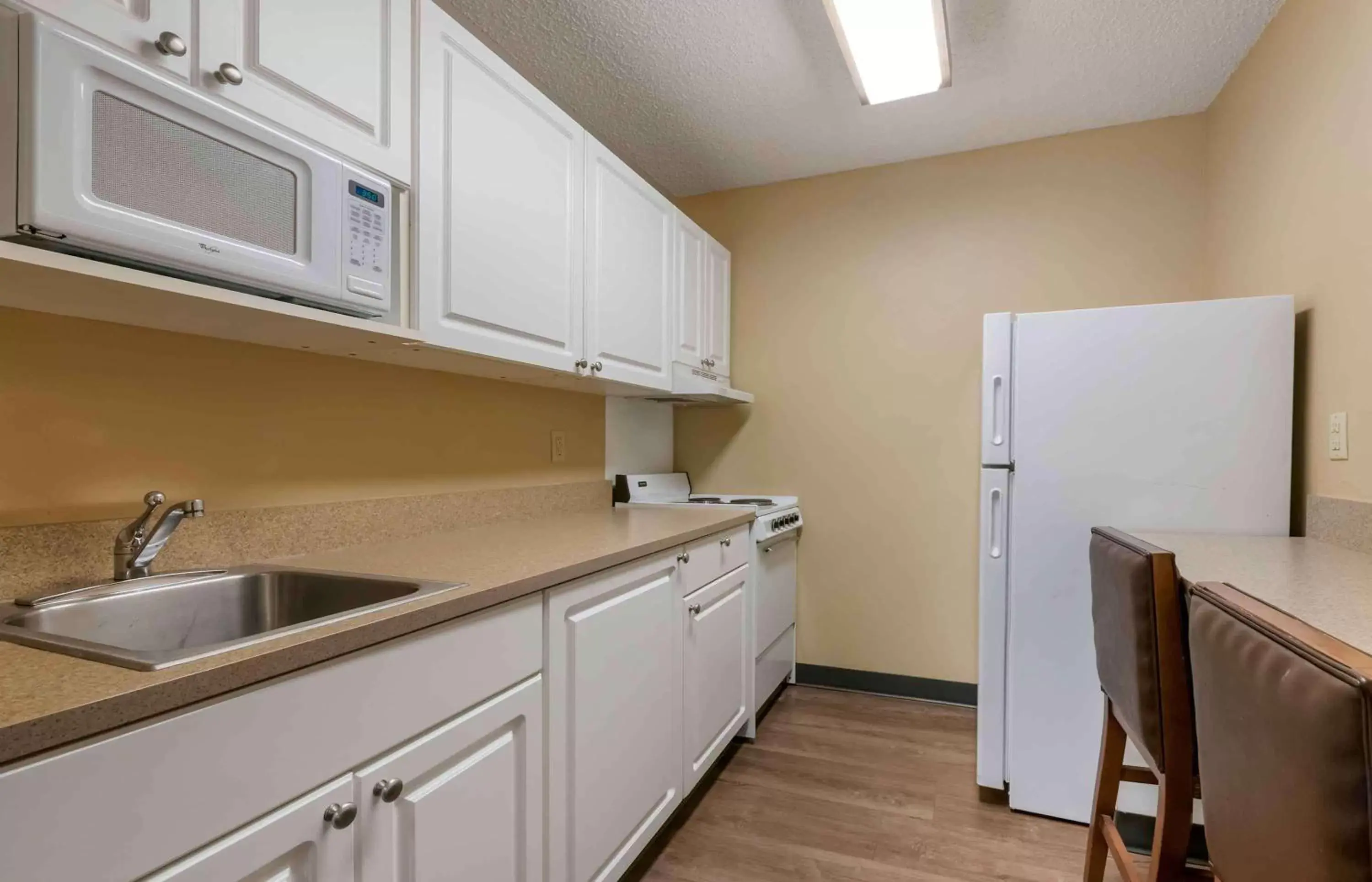 Bedroom, Kitchen/Kitchenette in Extended Stay America Suites - Daytona Beach - International Speedway