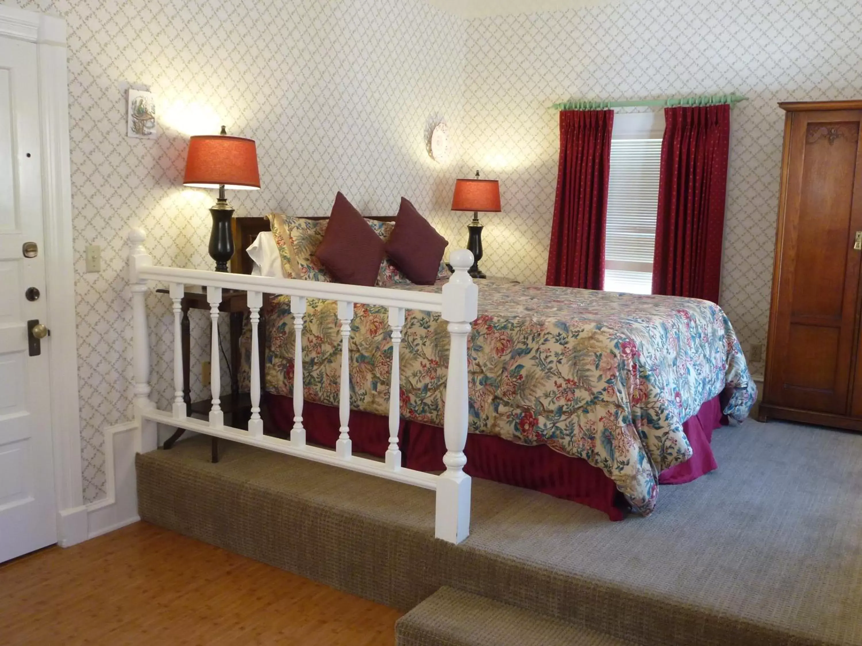 Bedroom, Bed in Cheshire Cat Inn & Cottages