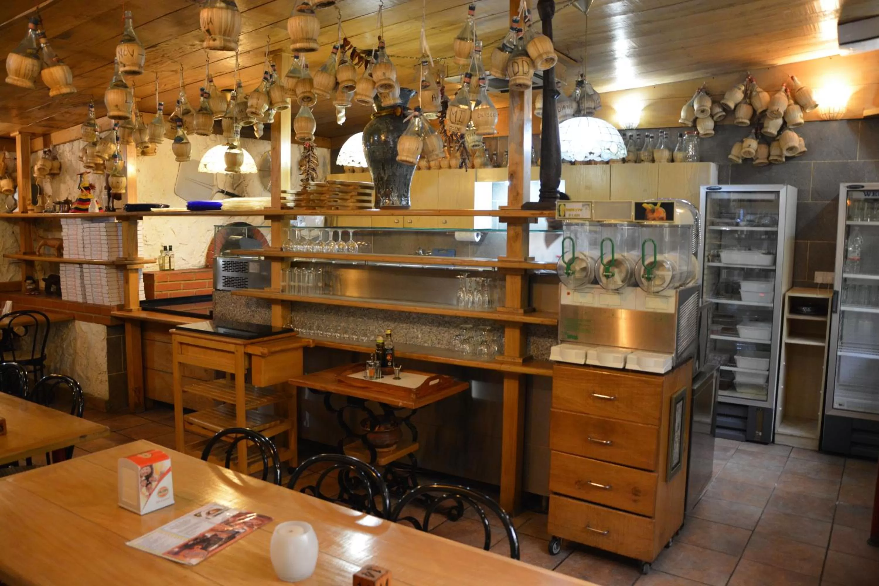 Restaurant/places to eat in Manuela Residence