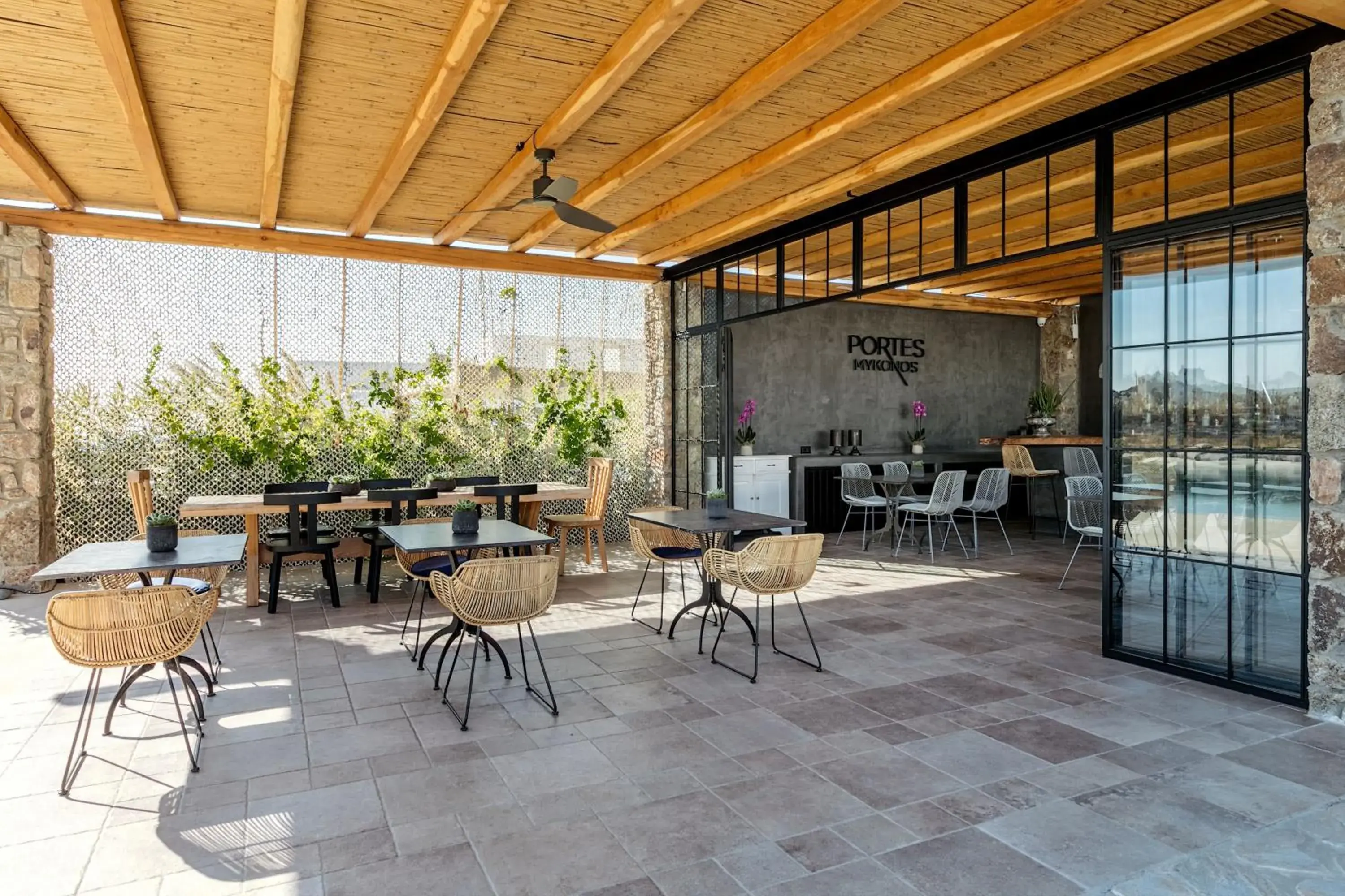 Lounge or bar, Restaurant/Places to Eat in Portes Suites & Villas Mykonos