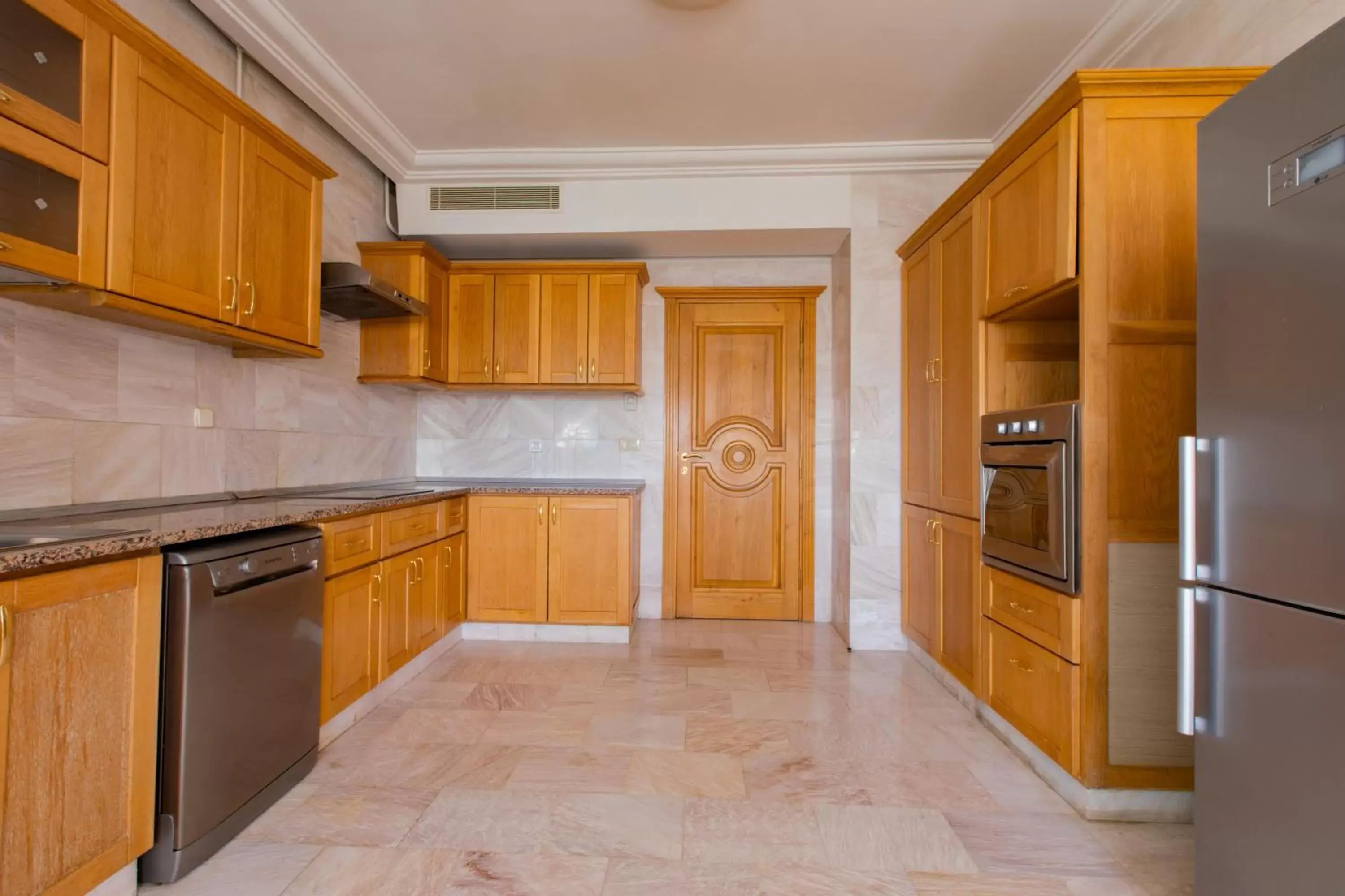 minibar, Kitchen/Kitchenette in The Penthouse Suites Hotel