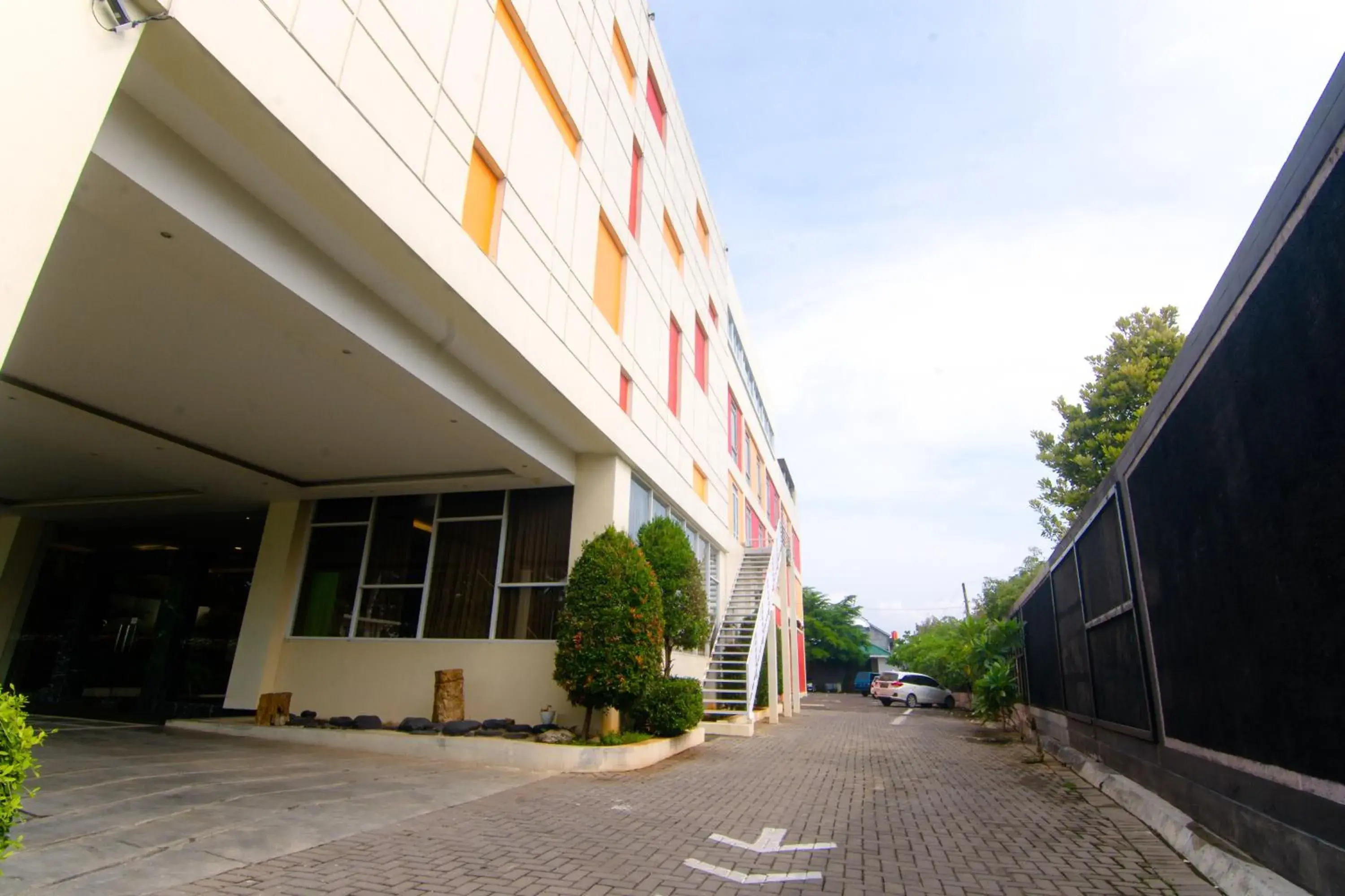 Property building in Front One Hotel Purwodadi Property building in Front One Hotel Purwodadi