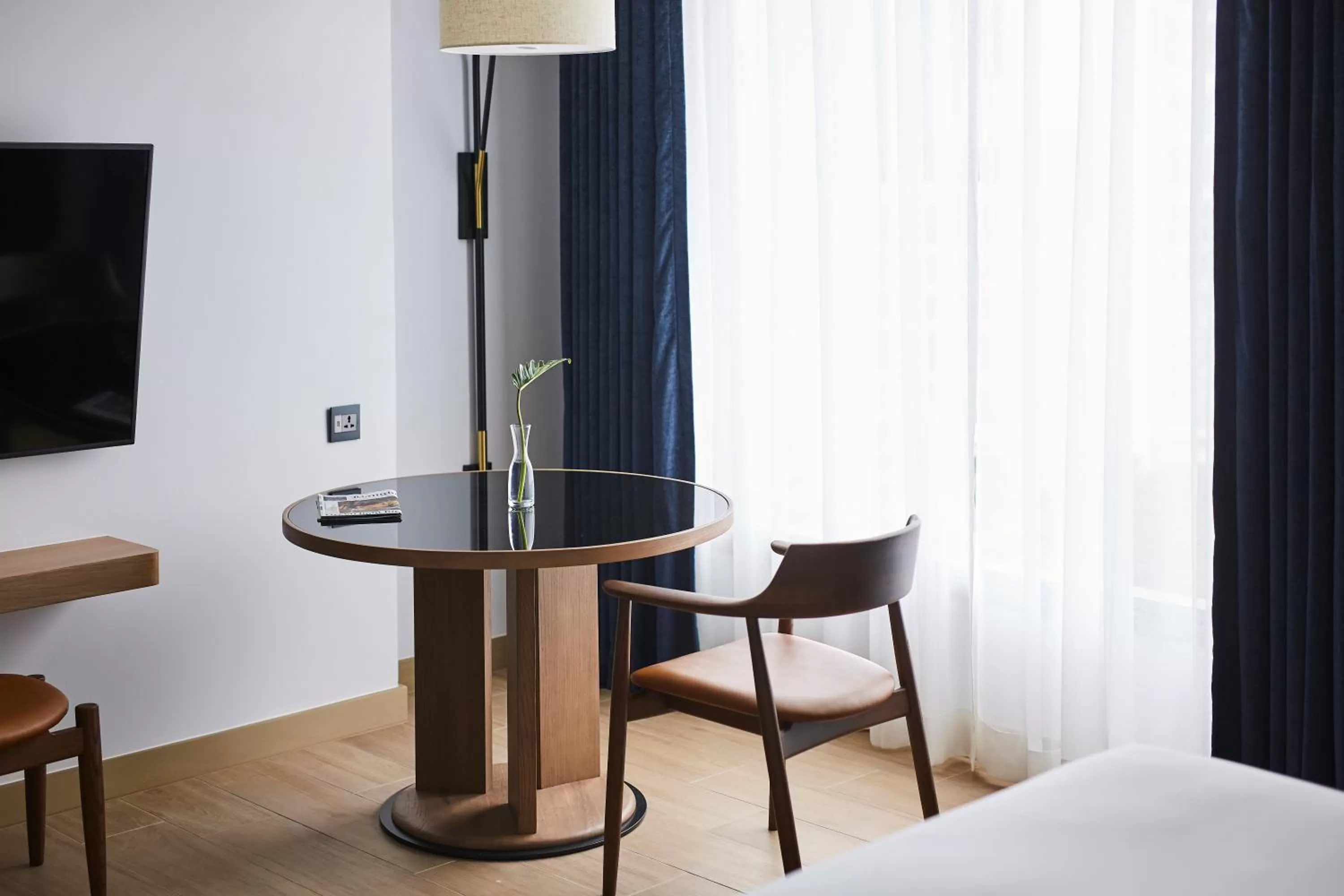 Seating area, Bed in Montien Hotel Surawong Bangkok