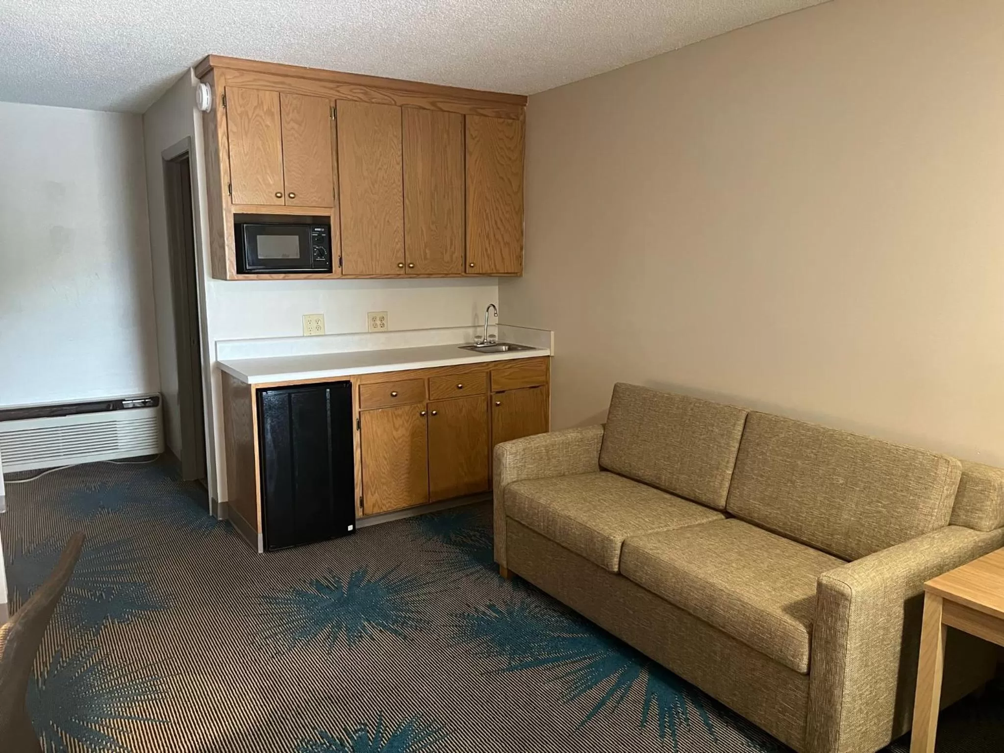 Living room in Days Inn by Wyndham Valdosta I-75