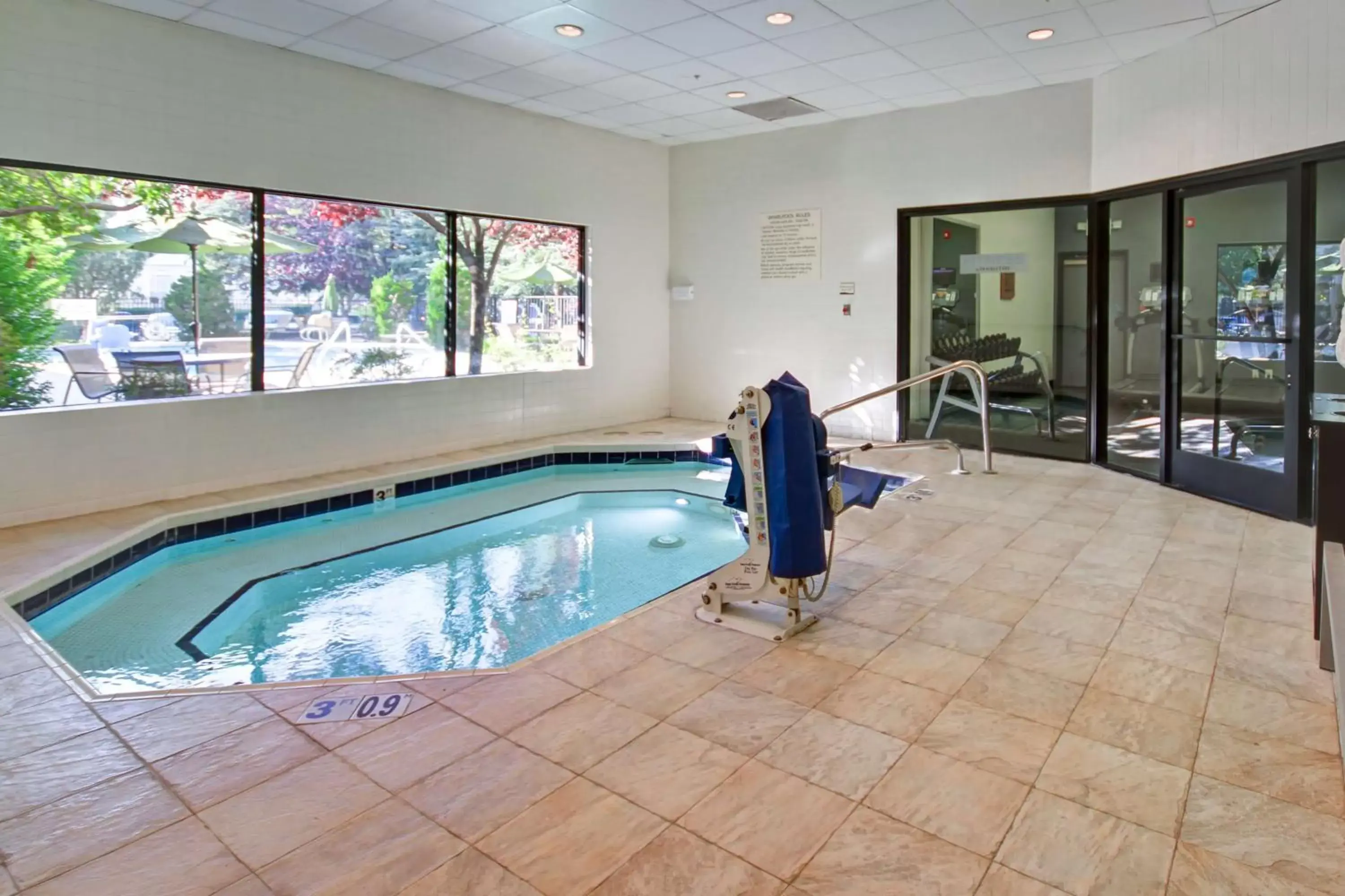 Hot Tub, Swimming Pool in DoubleTree by Hilton Hotel Flagstaff