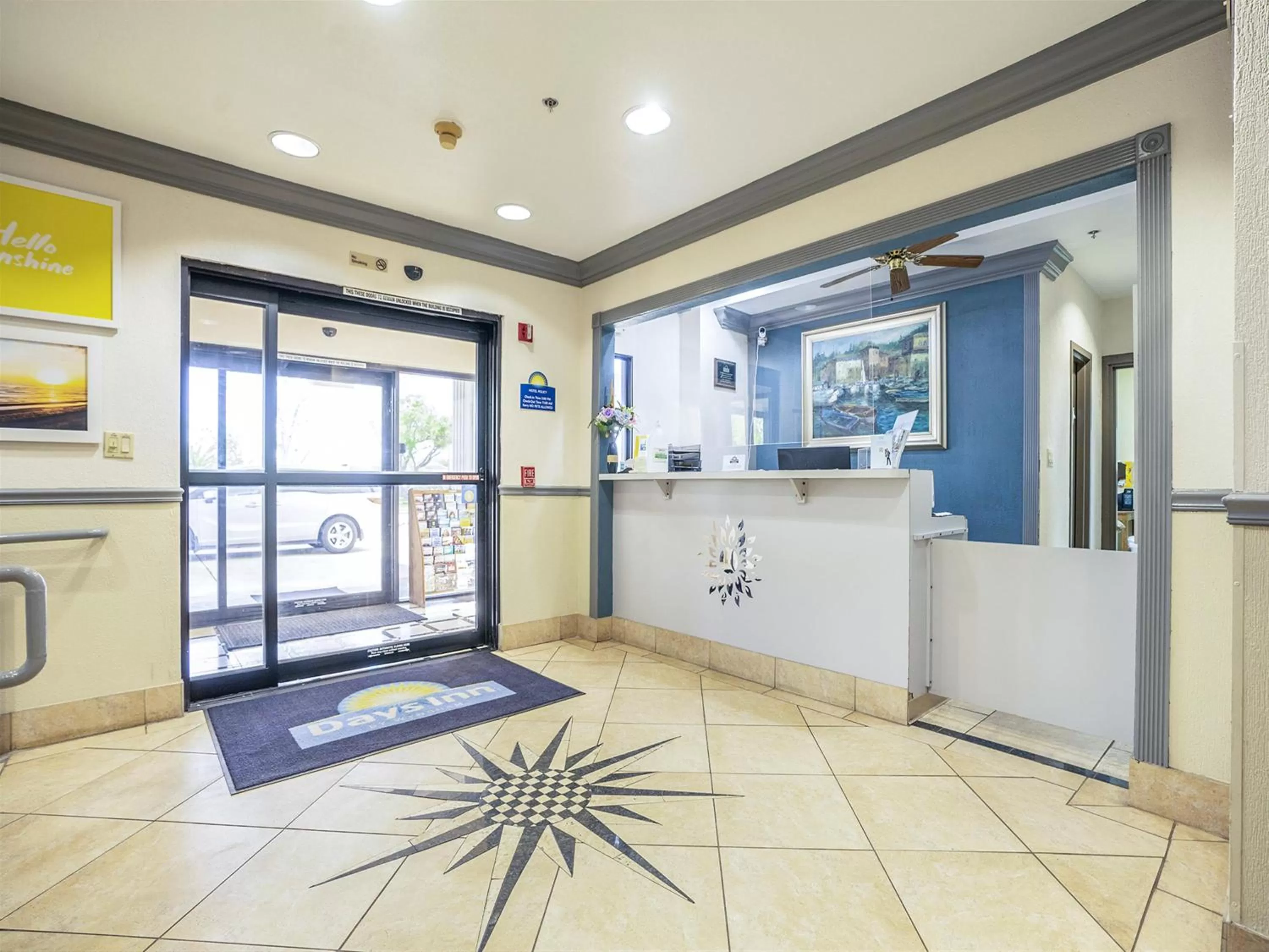 Days Inn & Suites by Wyndham Webster NASA-ClearLake-Houston