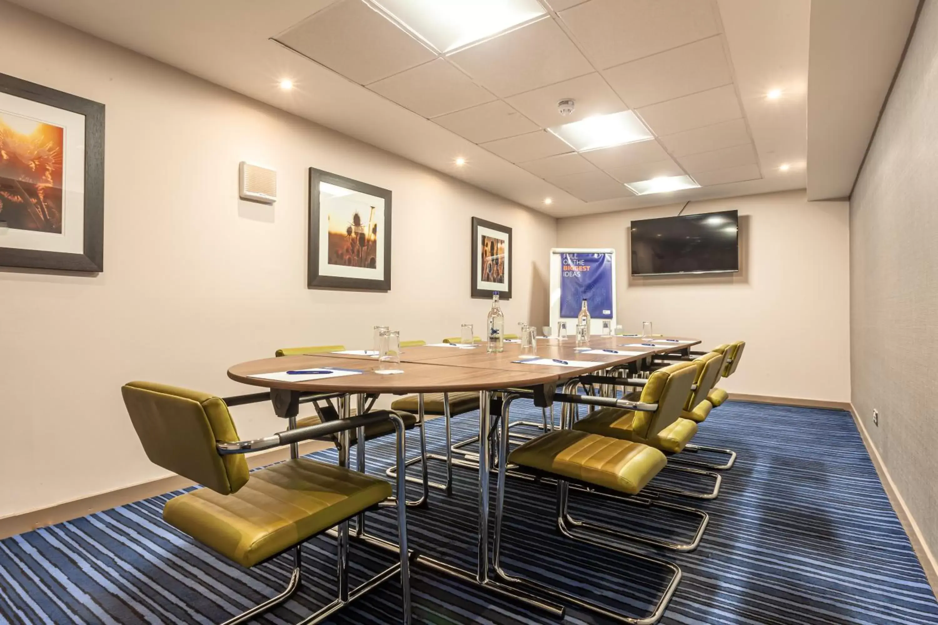 Meeting/conference room in Holiday Inn Express Edinburgh Airport, an IHG Hotel