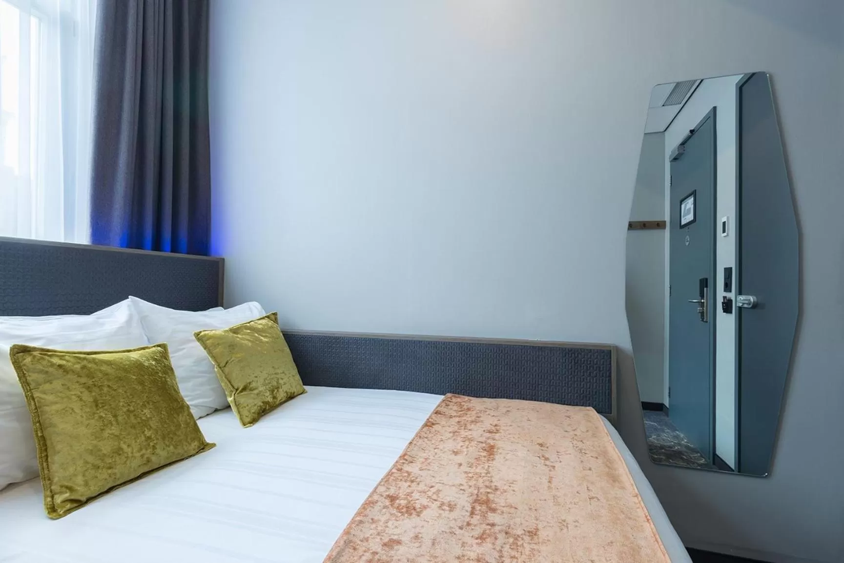 Bedroom, Bed in Leonardo Boutique Museumhotel