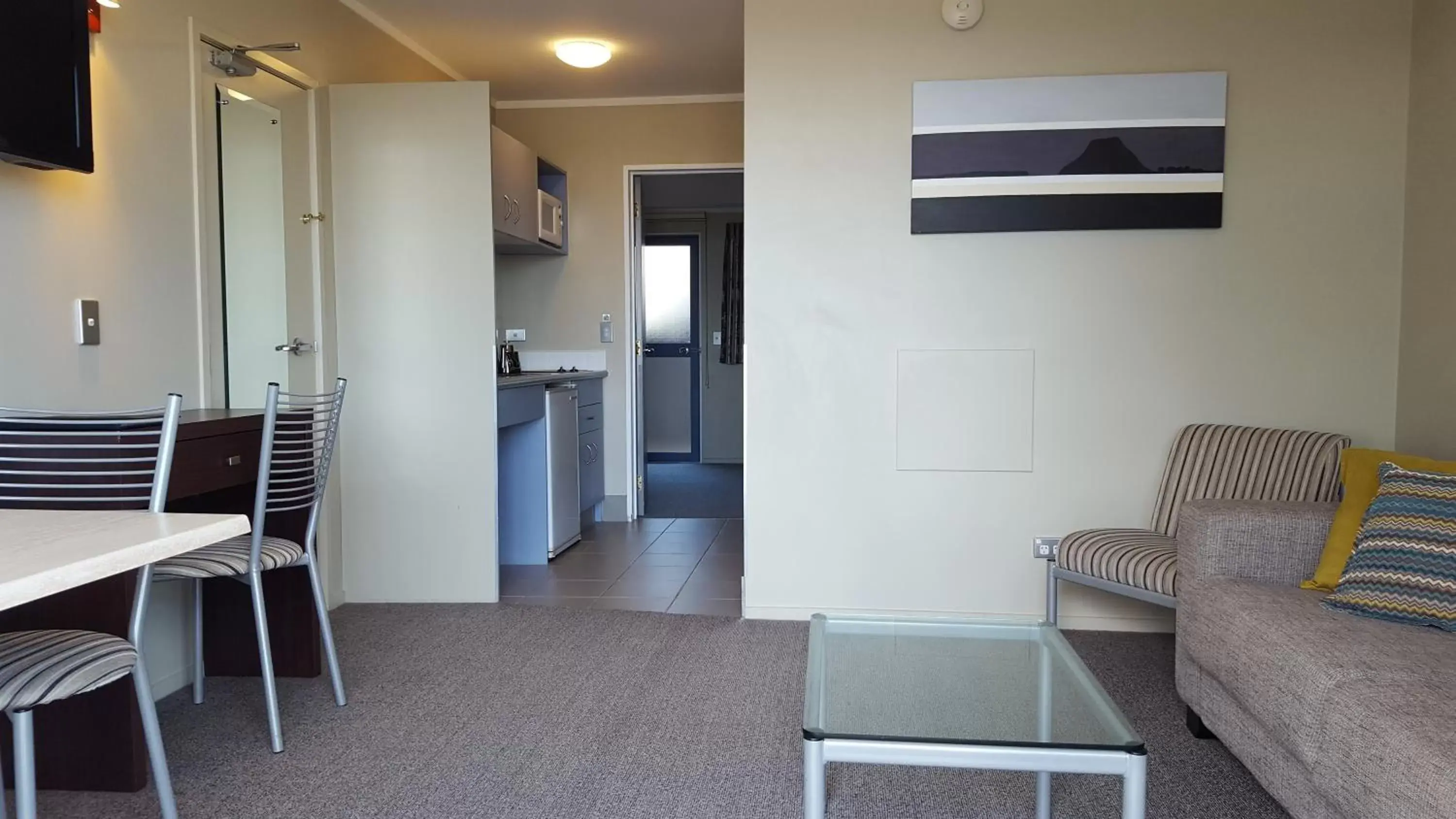 One-Bedroom Suite with Lake View in Sails on the Lake One-Bedroom Suite with Lake View in Sails on the Lake