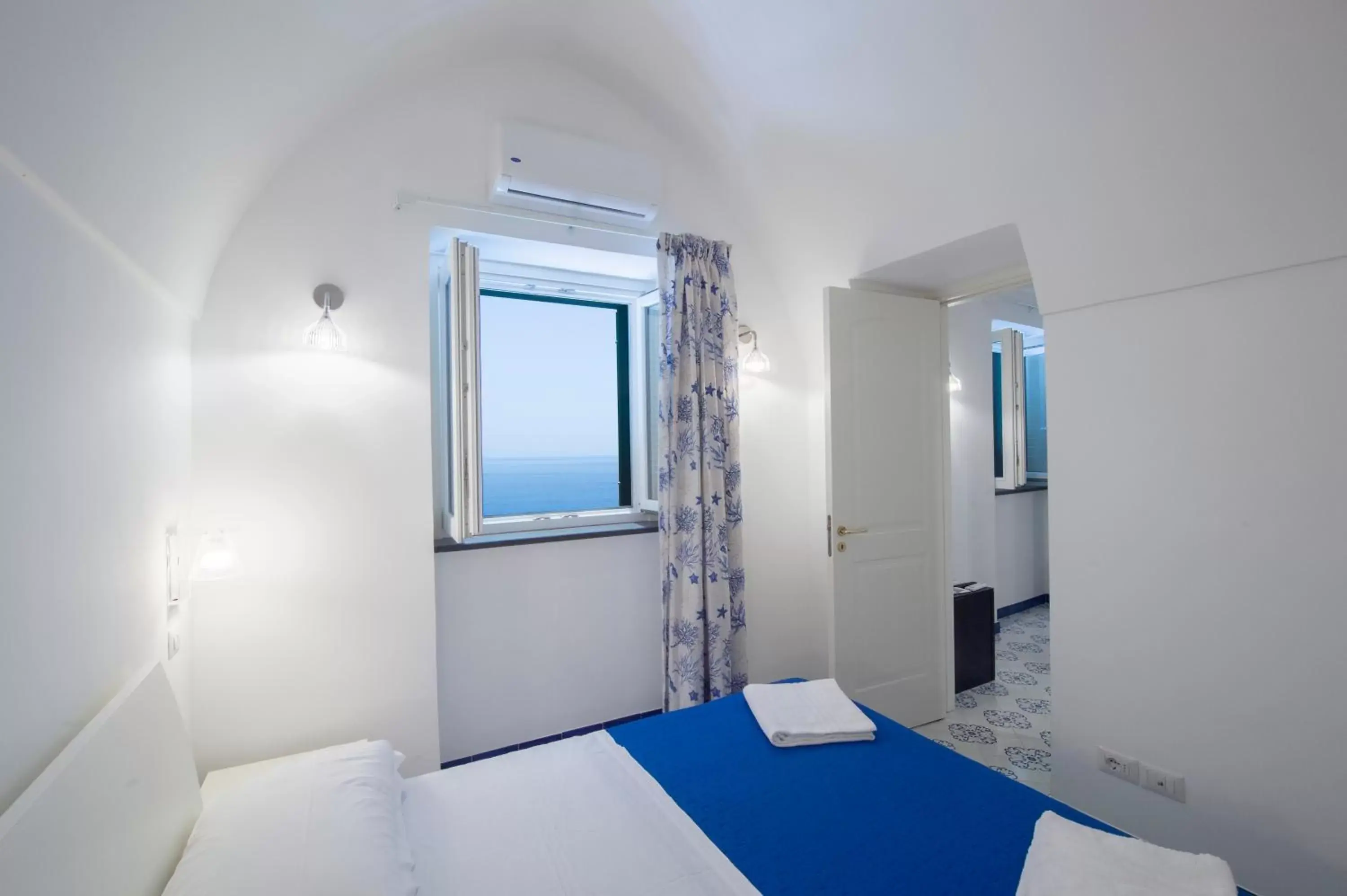 Bedroom, Bed in Villa Foglia Amalfi