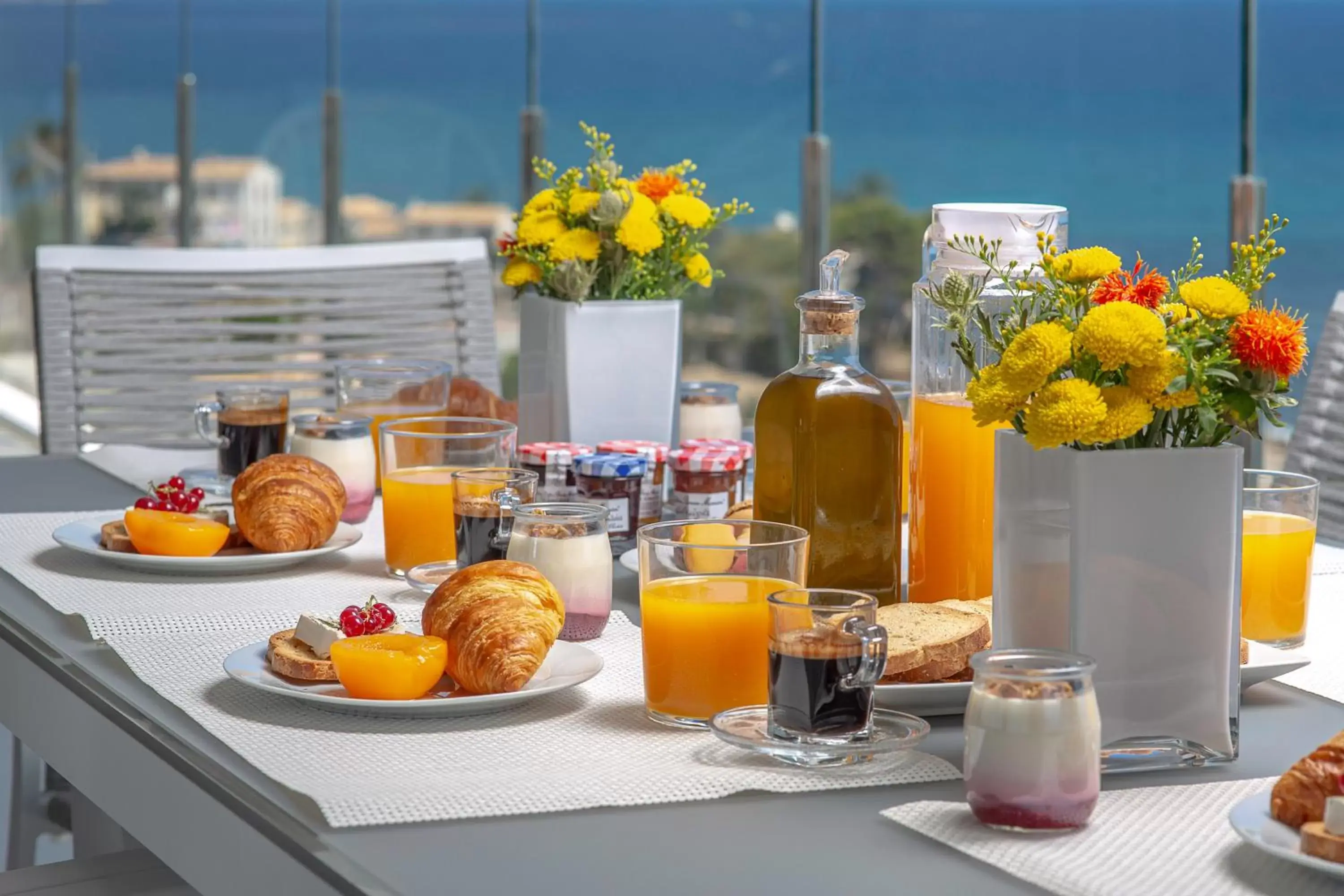 Lounge or bar, Breakfast in Blue Line Apartment Hotel