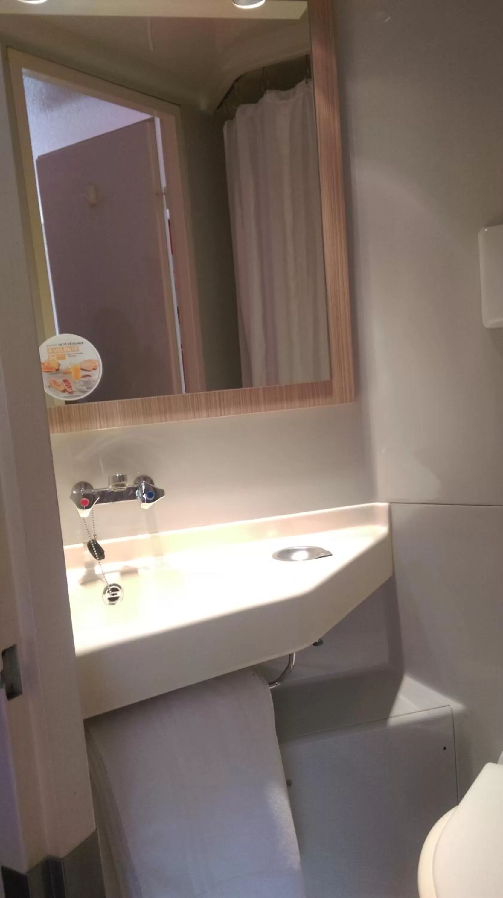 Bathroom in Premiere Classe Metz Sud Jouy Aux Arches