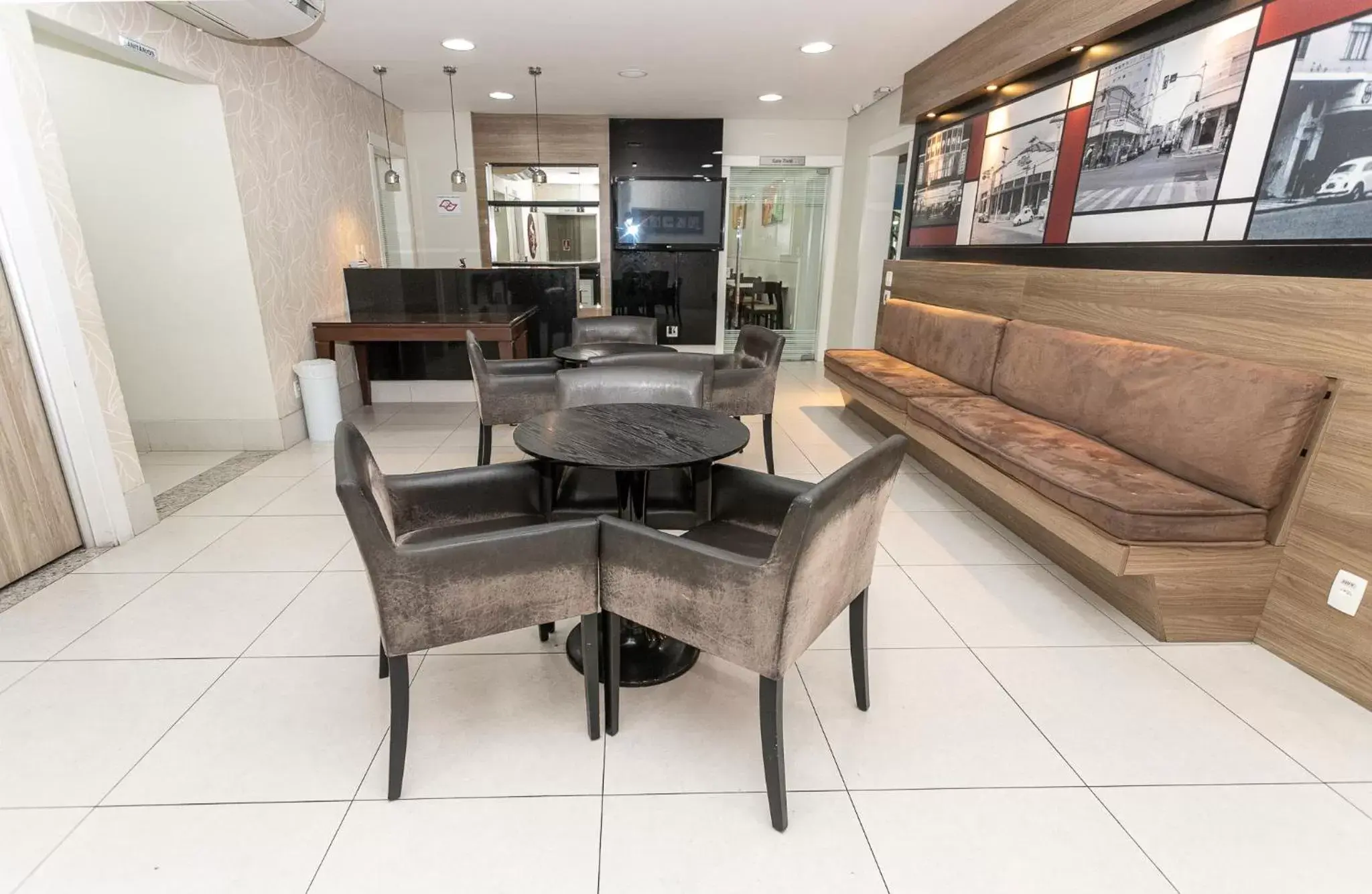 Living room, Dining Area in Hotel Marbor