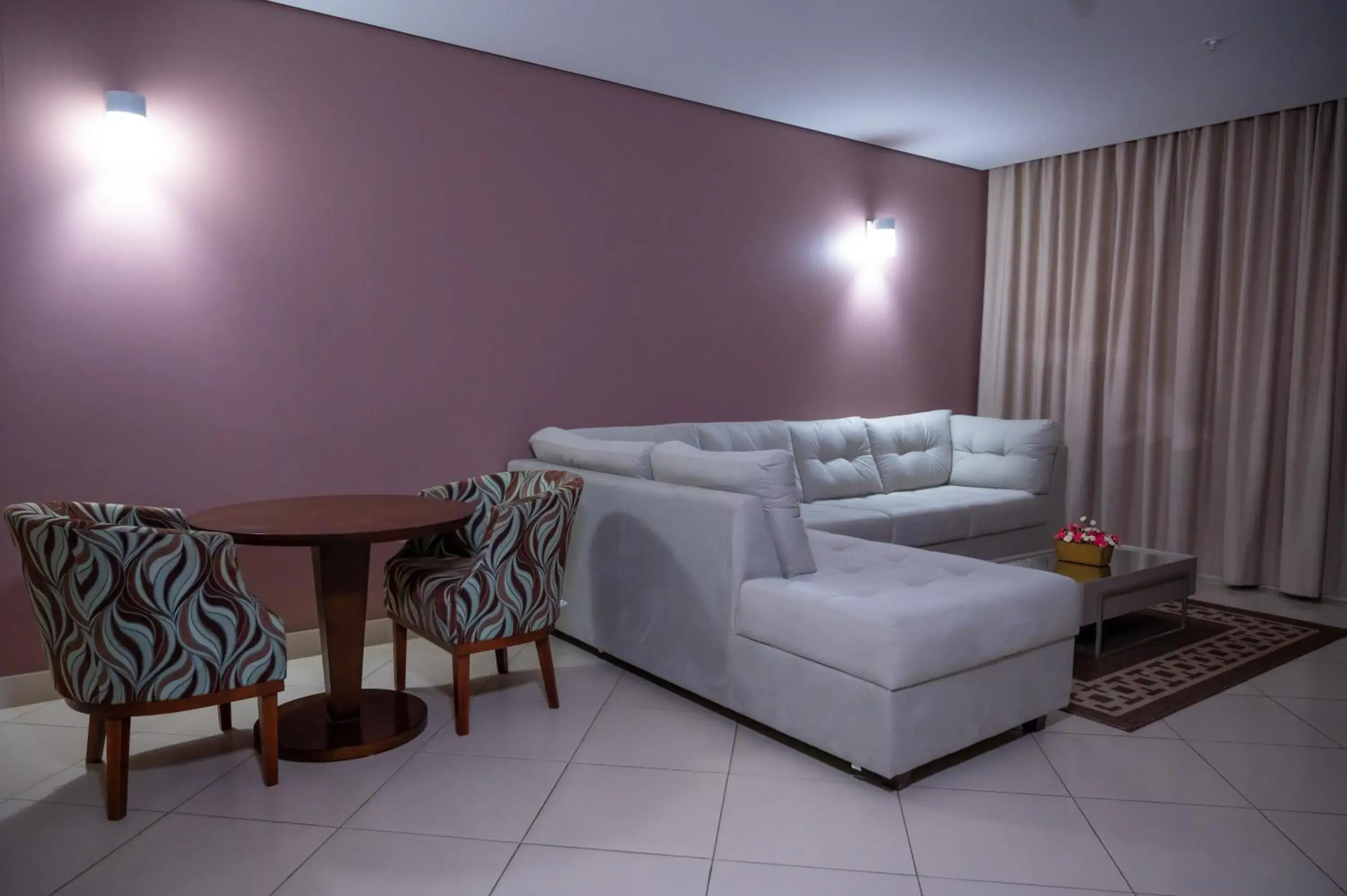 Living room, Seating Area in Holiday Inn Cuiaba, an IHG Hotel