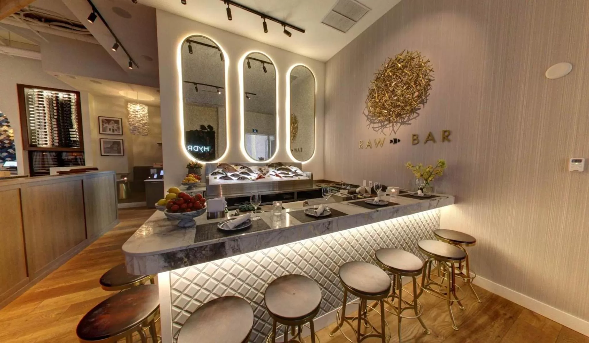 Restaurant/places to eat in EXchange Hotel Vancouver