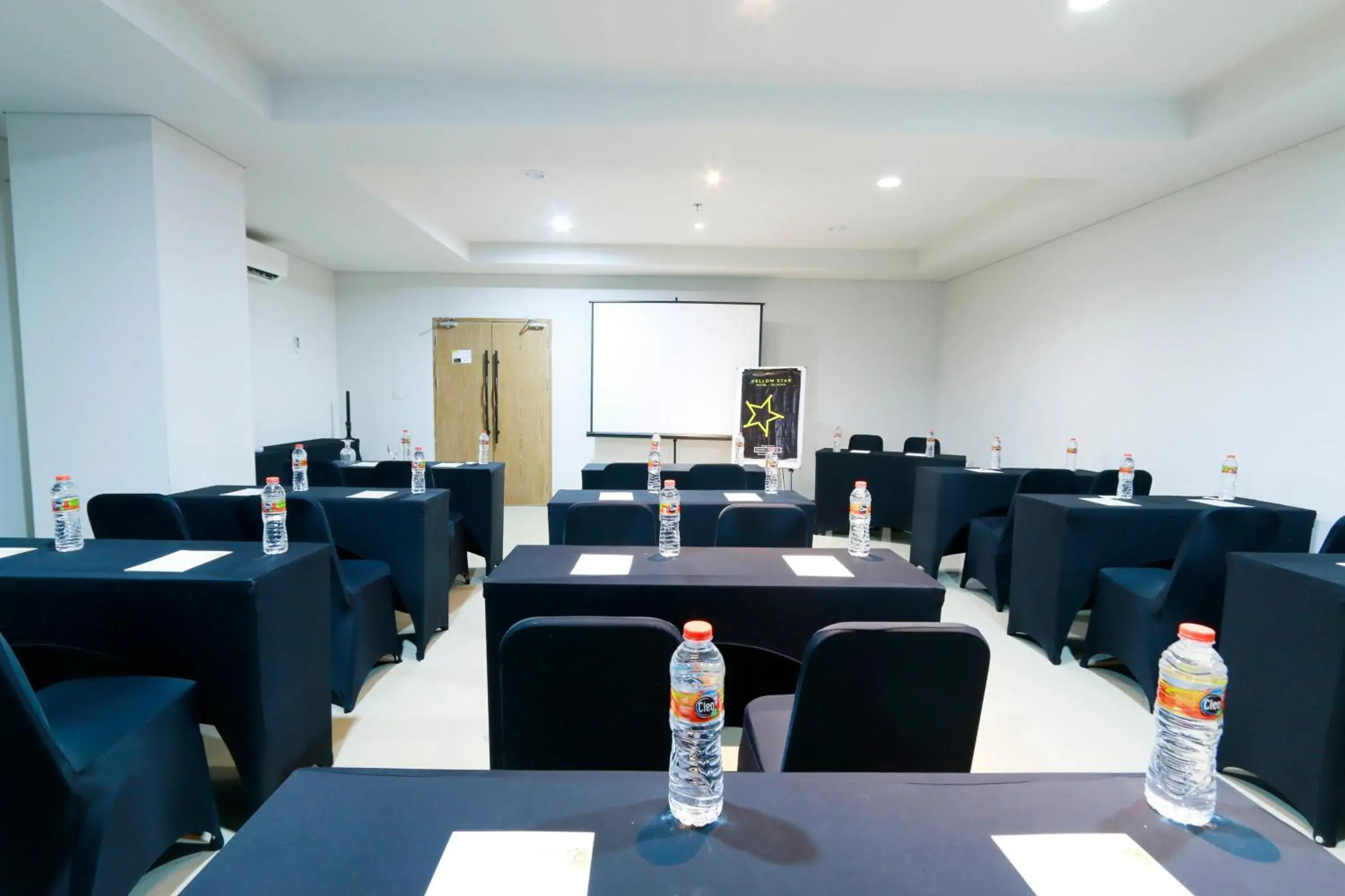 Banquet/Function facilities in Yellow Star Gejayan Hotel