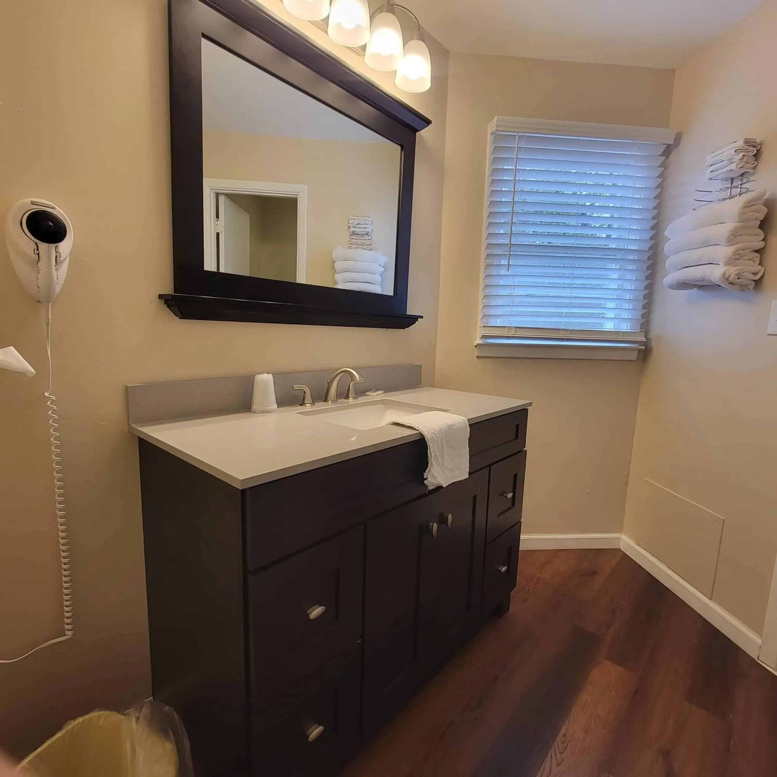 Property building, Bathroom in Early American Motel