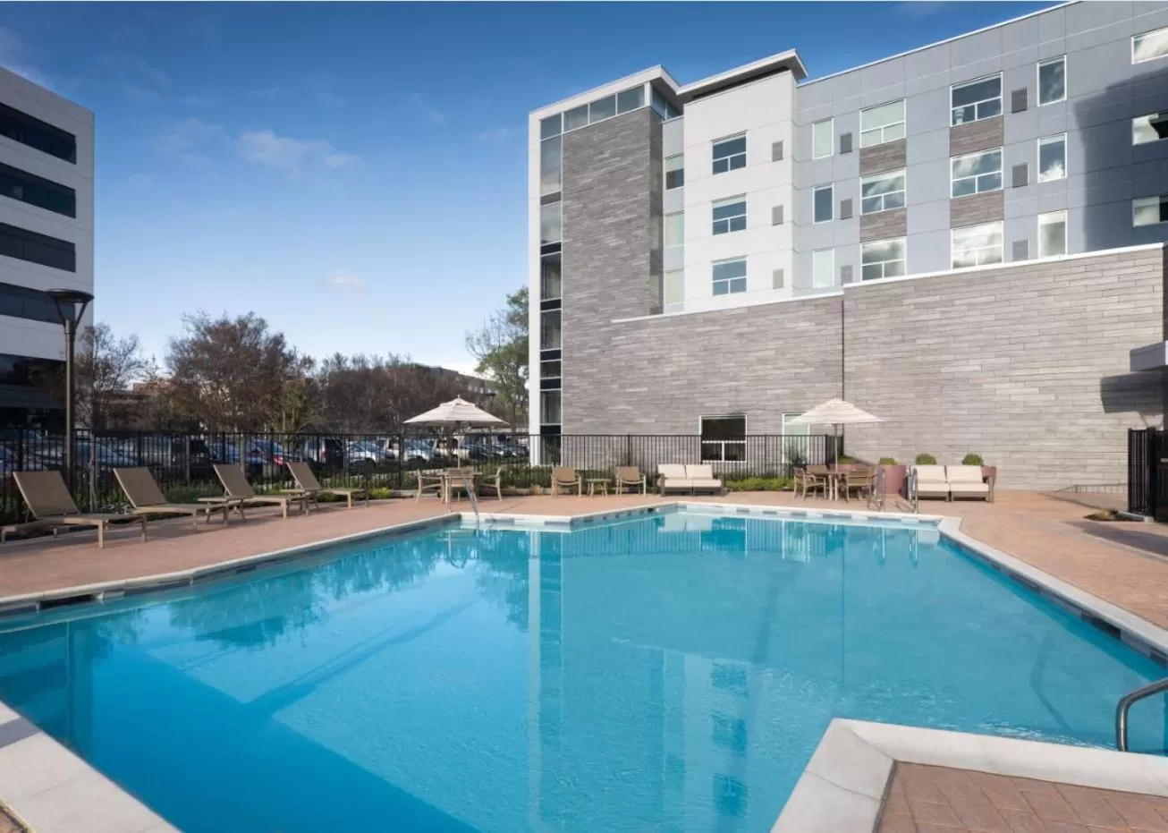 Swimming pool in Hyatt House San Jose Airport